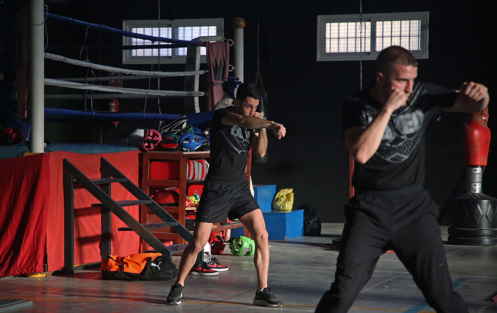 Fotos del entrenamiento previo al debut profesional de los boxeadores Christian Tocón Pérez Abdellah y Tyronne Buttigieg del Club Don Principe de La Línea Fotos del entrenamiento previo al debut profesional de los boxeadores Christian Tocón Pérez Abdellah y Tyronne Buttigieg del Club Don Principe de La Línea
