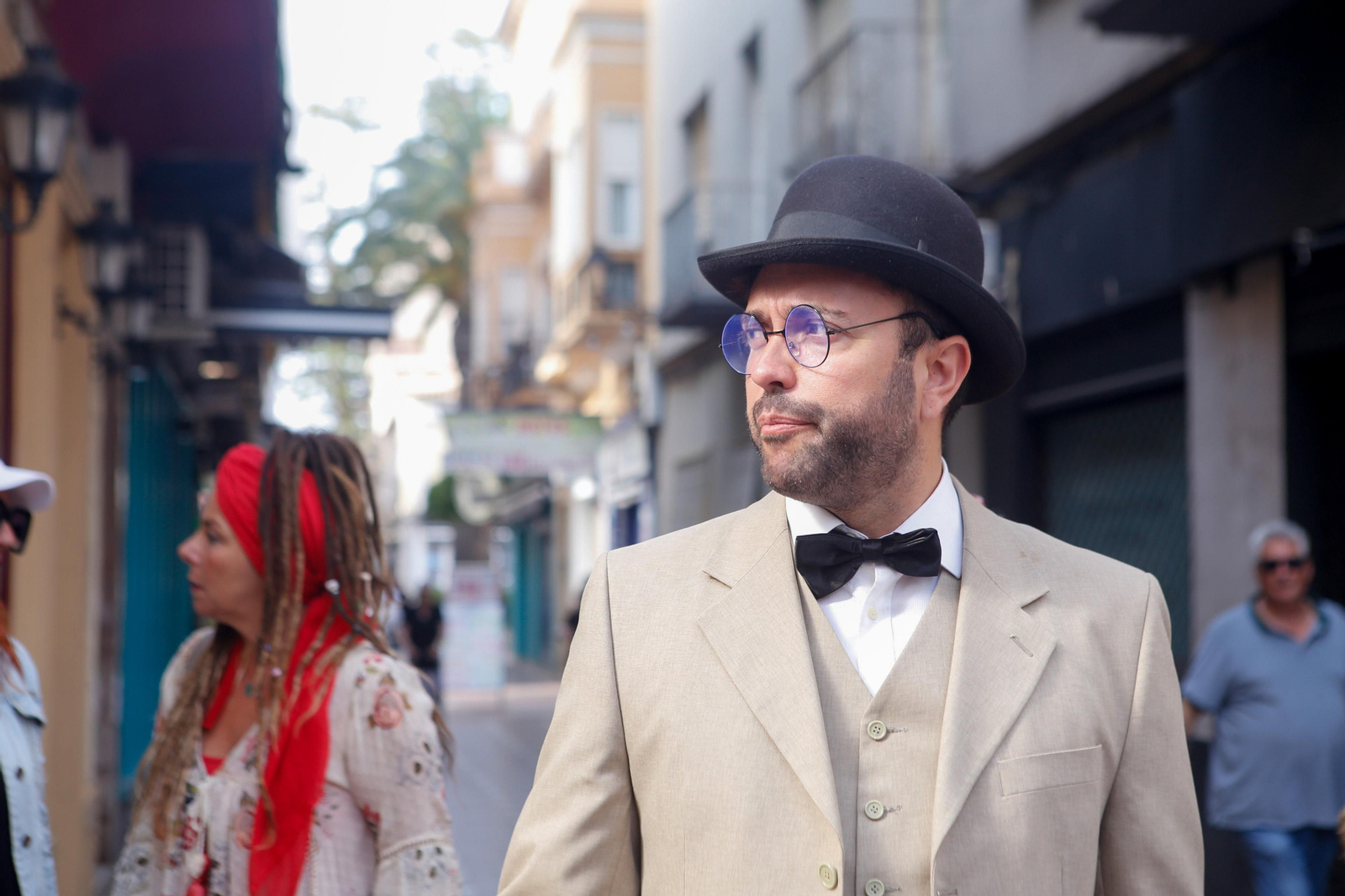 Los personajes de la novela Ulises de James Joyce pasean por La Línea, en imágenes