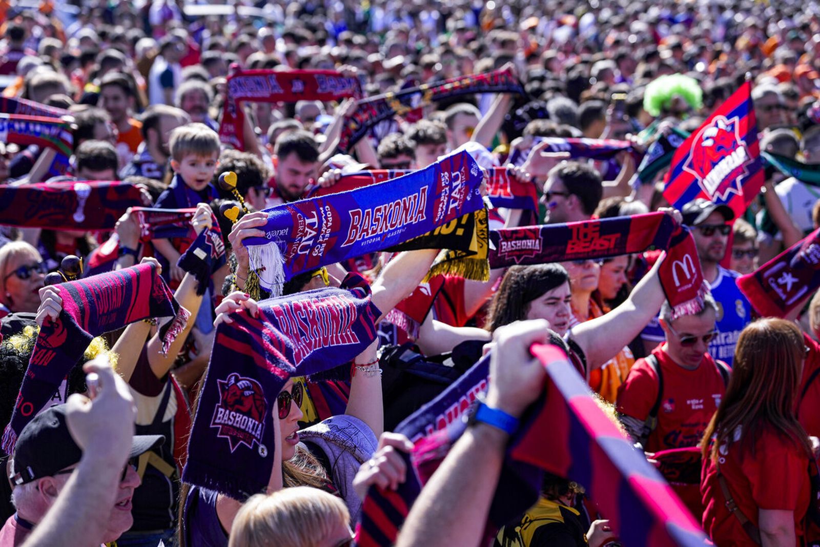 Las fotos del encuentro de aficiones de la Copa del Rey de Valencia