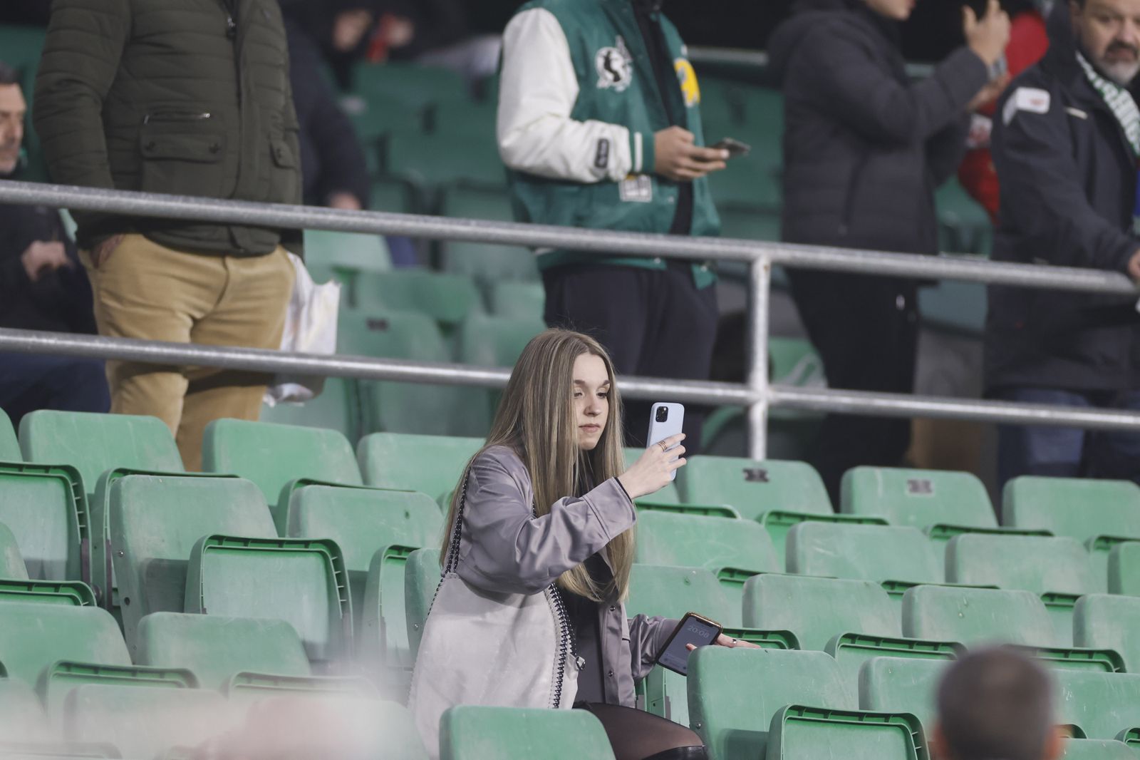 Búscate en las fotos del Betis-Barcelona