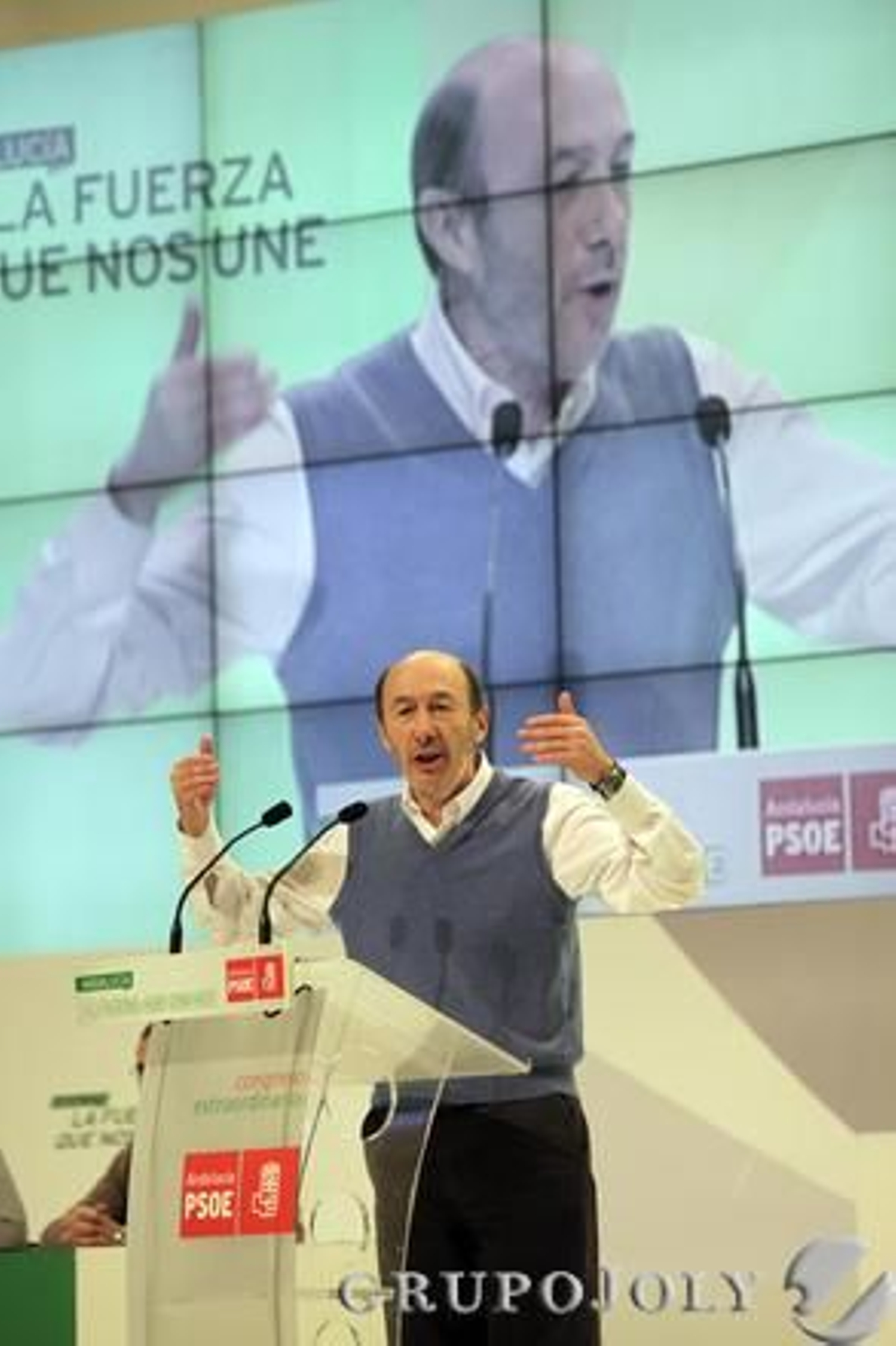 Intervención de Rubalcaba en el congreso del PSOE-A.

Foto: L. Rivas