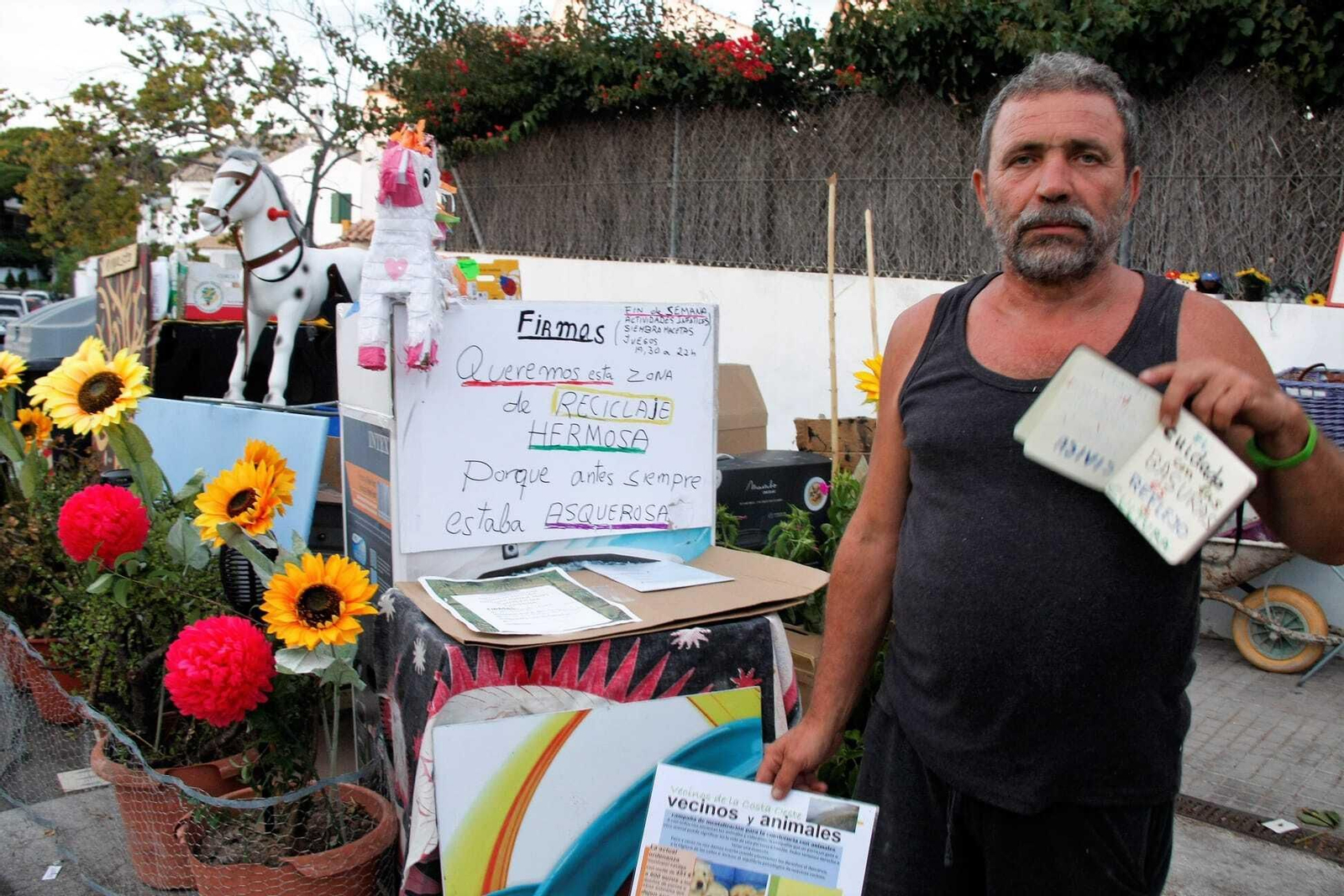 Una imagen tomada este verano de Salvador en la isleta alternativa.