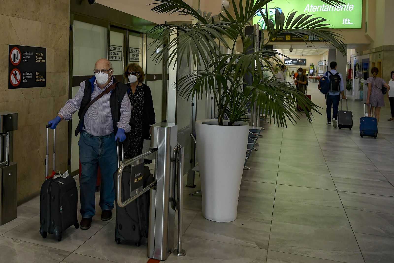 Pasajeros en el Aeropuerto de Granada el pasado mes de junio