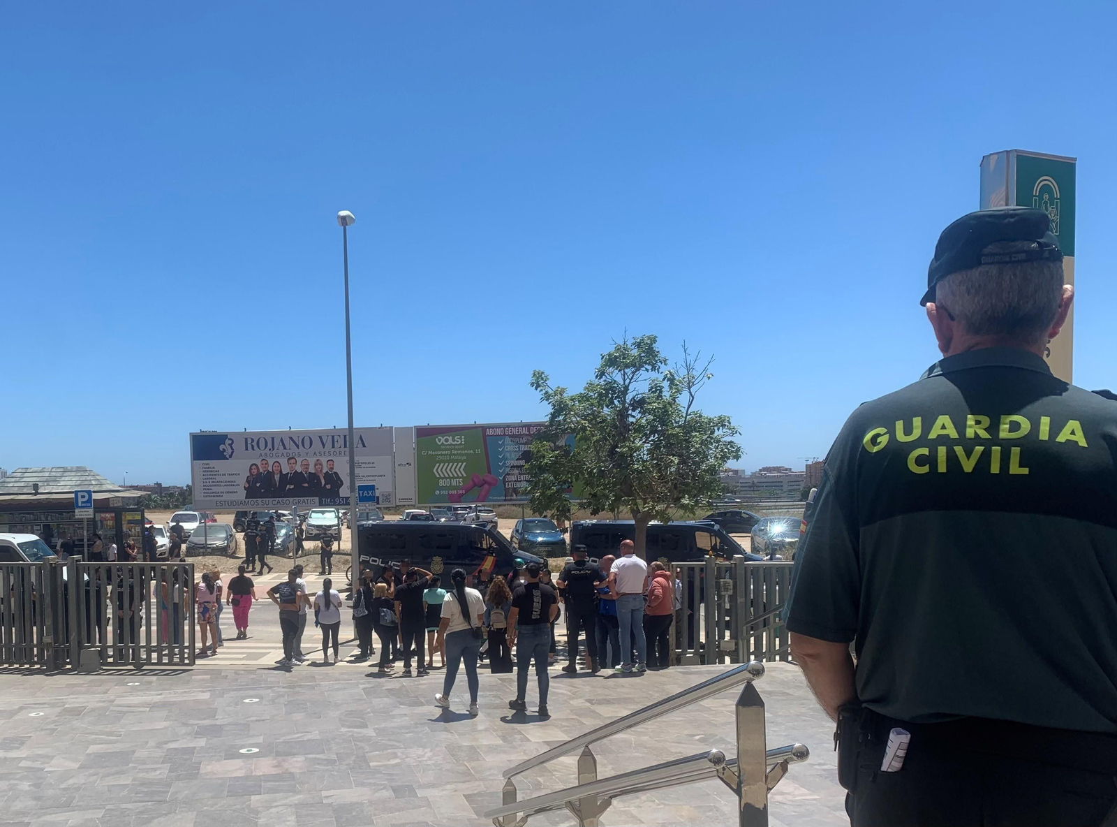 Varias patrullas de Policía Nacional a las puertas de la Ciudad de la Justicia de Málaga. Varias patrullas de Policía Nacional a las puertas de la Ciudad de la Justicia de Málaga.