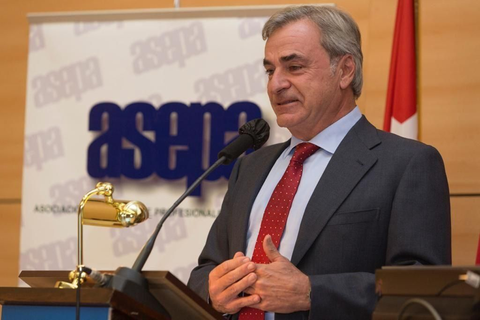 Carlos Sainz, en un momento del acto de su designación como 'Personaje Ilustre de la Automoción Española'. Carlos Sainz, en un momento del acto de su designación como 'Personaje Ilustre de la Automoción Española'.