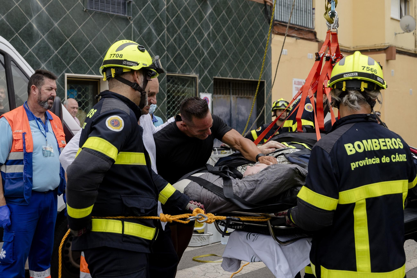 Imágenes de la operación para trasladar al hospital  Jose María Fernández, el hombre con obesidad mórbida