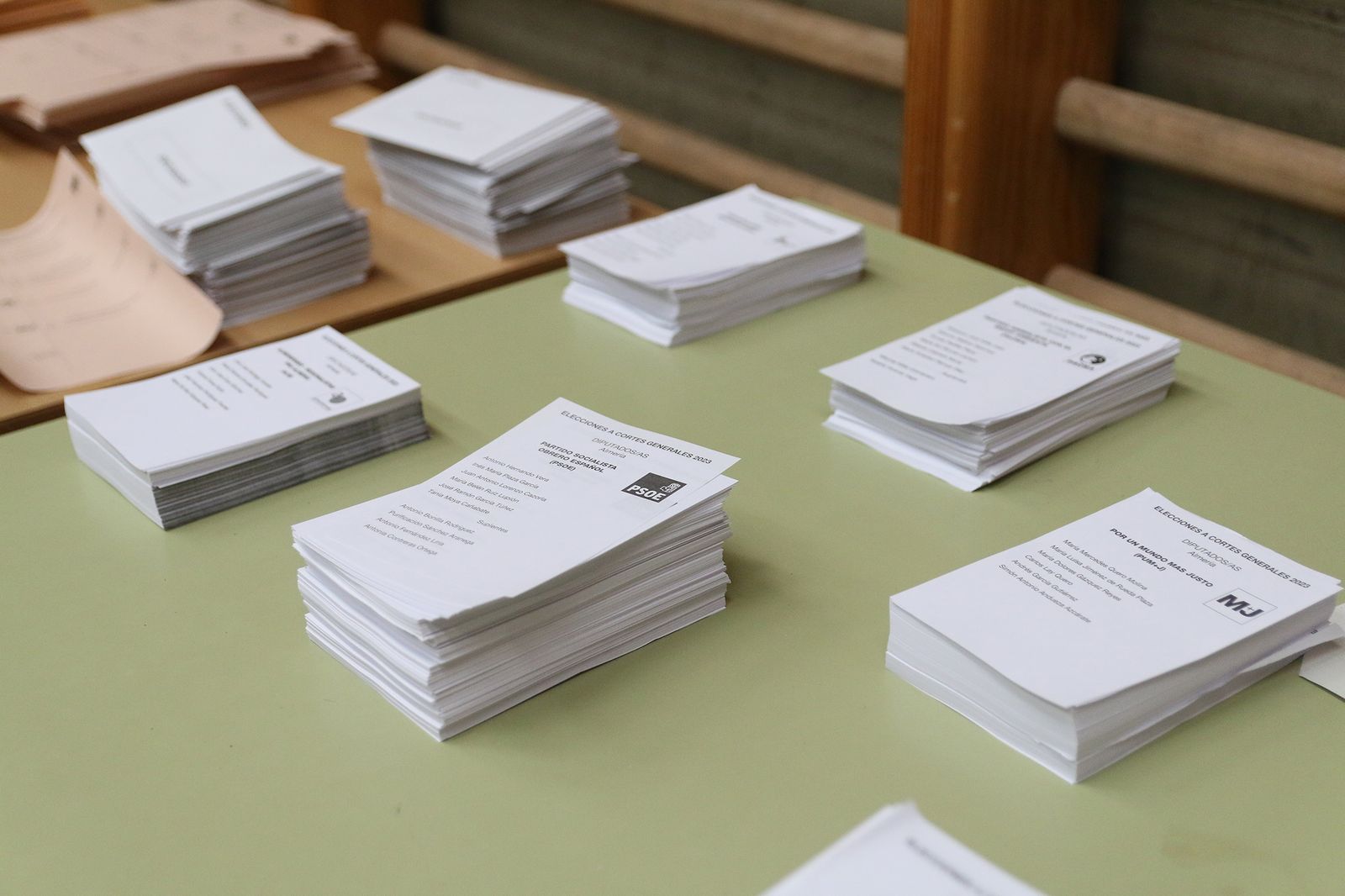 Almería hace cola para votar en las elecciones generales del 23J