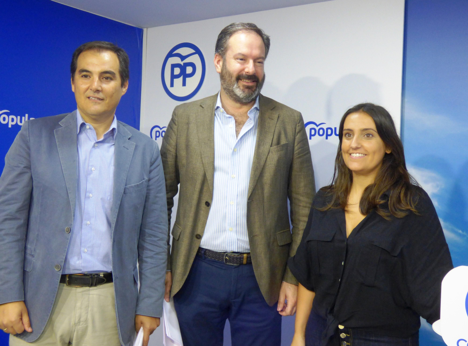 Nieto, Molina y Jurado, en la sede del PP.