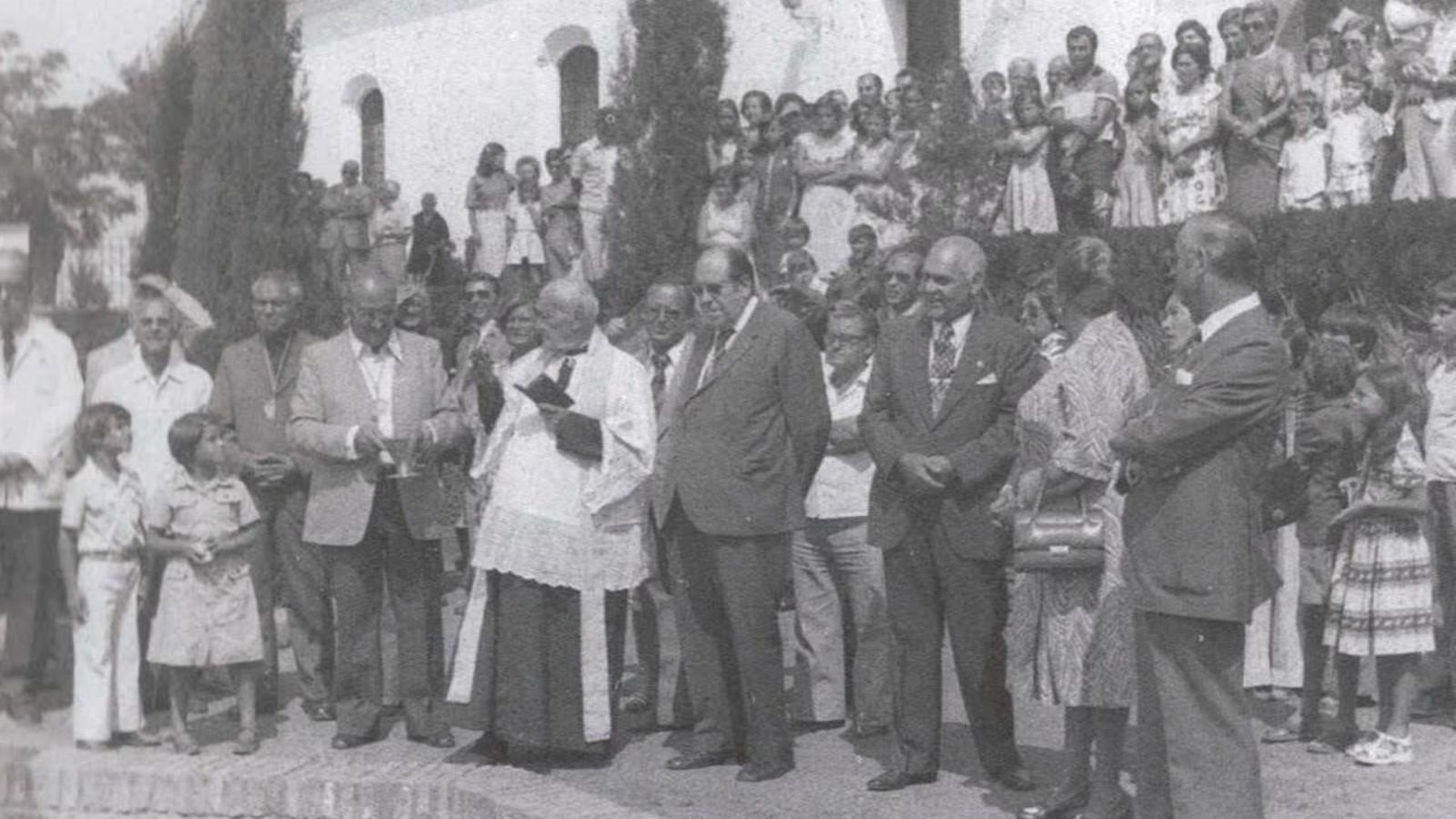 Bendición d elos jardines por José Muñoz, el 8 de septiembre de 1977.