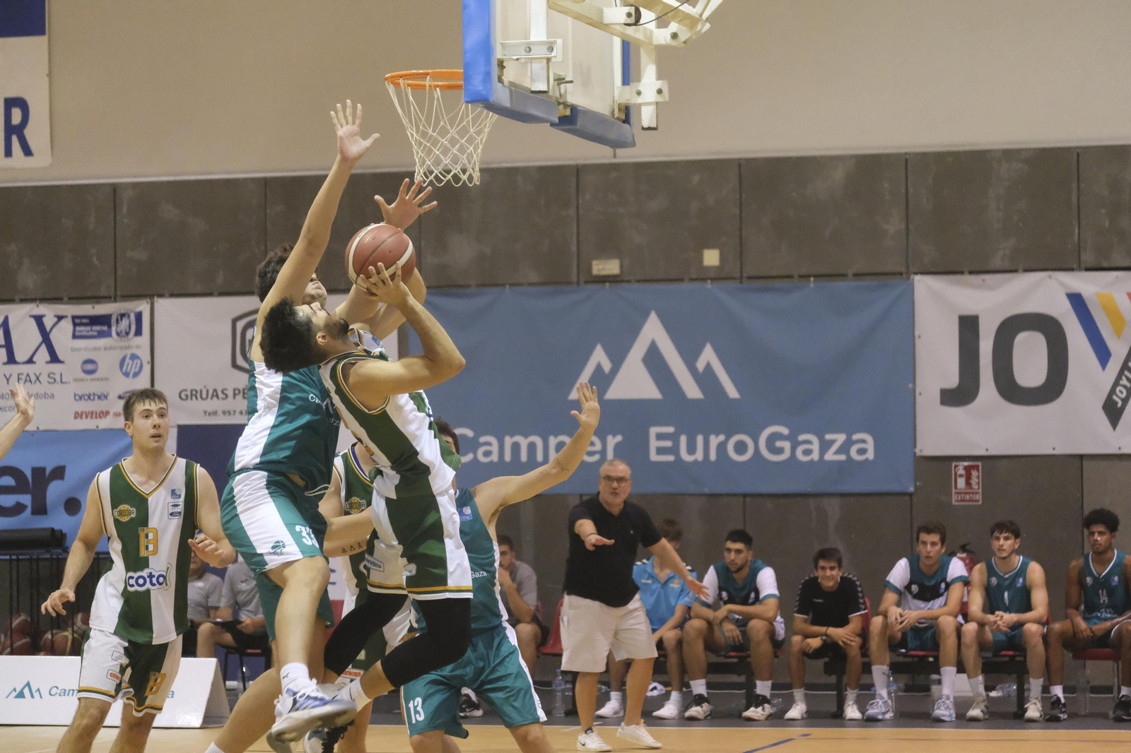 Las mejores imágenes del derbi entre UCB Camper Eurogaza y Coto Córdoba