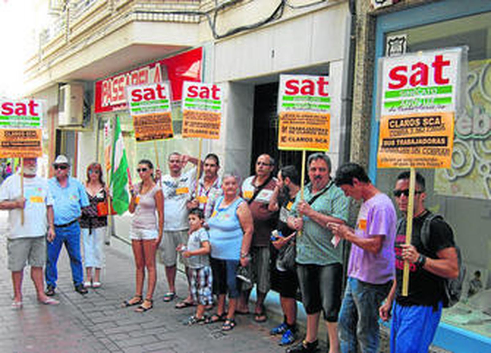 Una imagen de la concentración de los empleados de la empresa Claros.