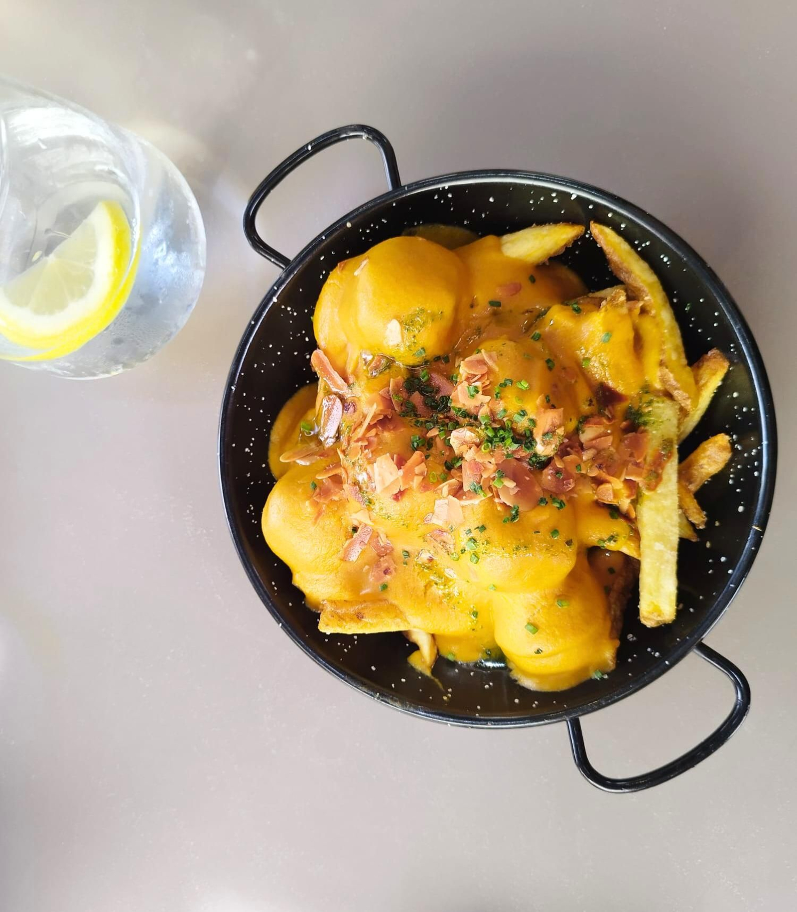 Albóndigas en salsa de almendras, en El Santuario.