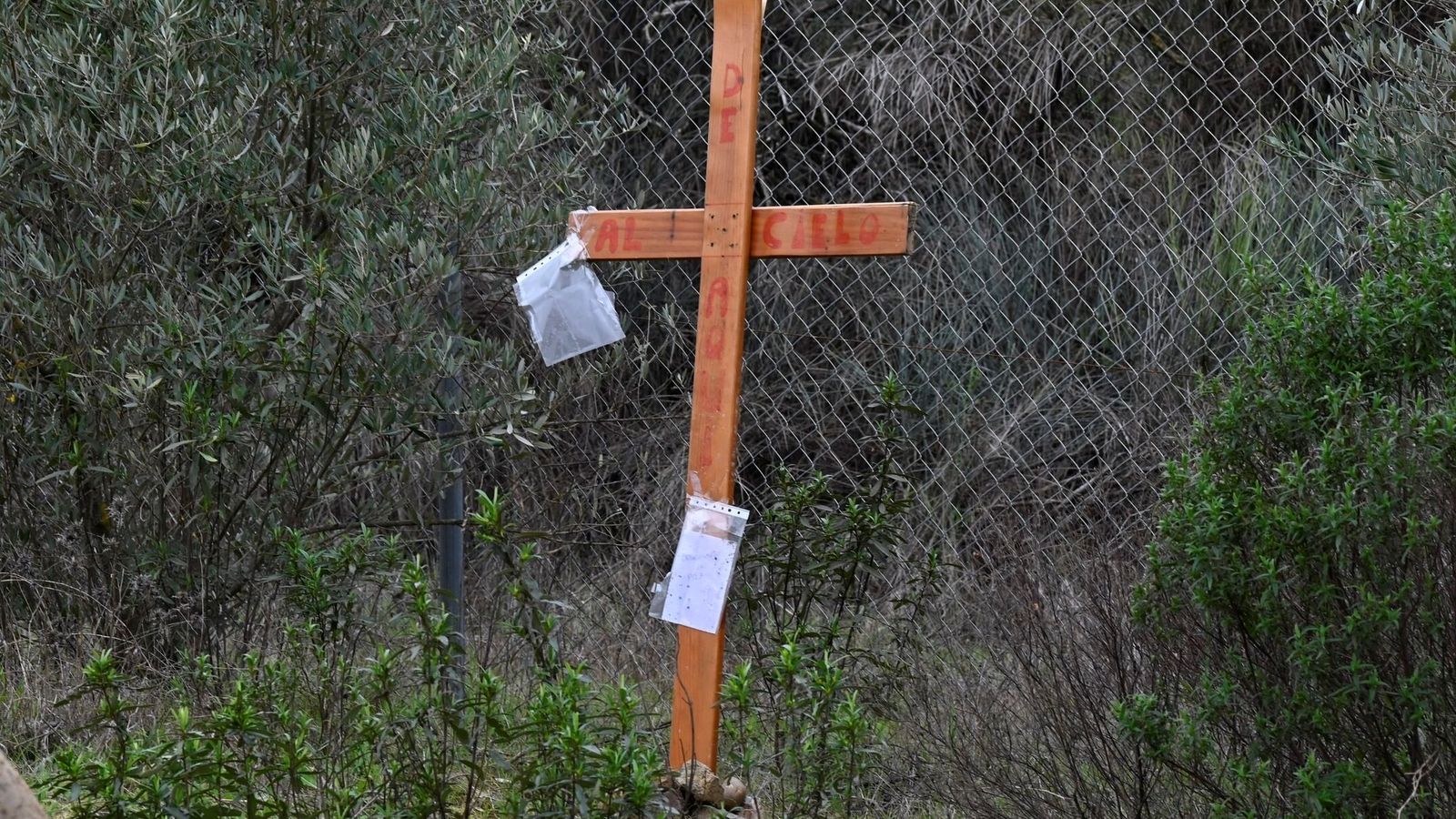 Cruz instalada cerca de la zona cero del accidente.