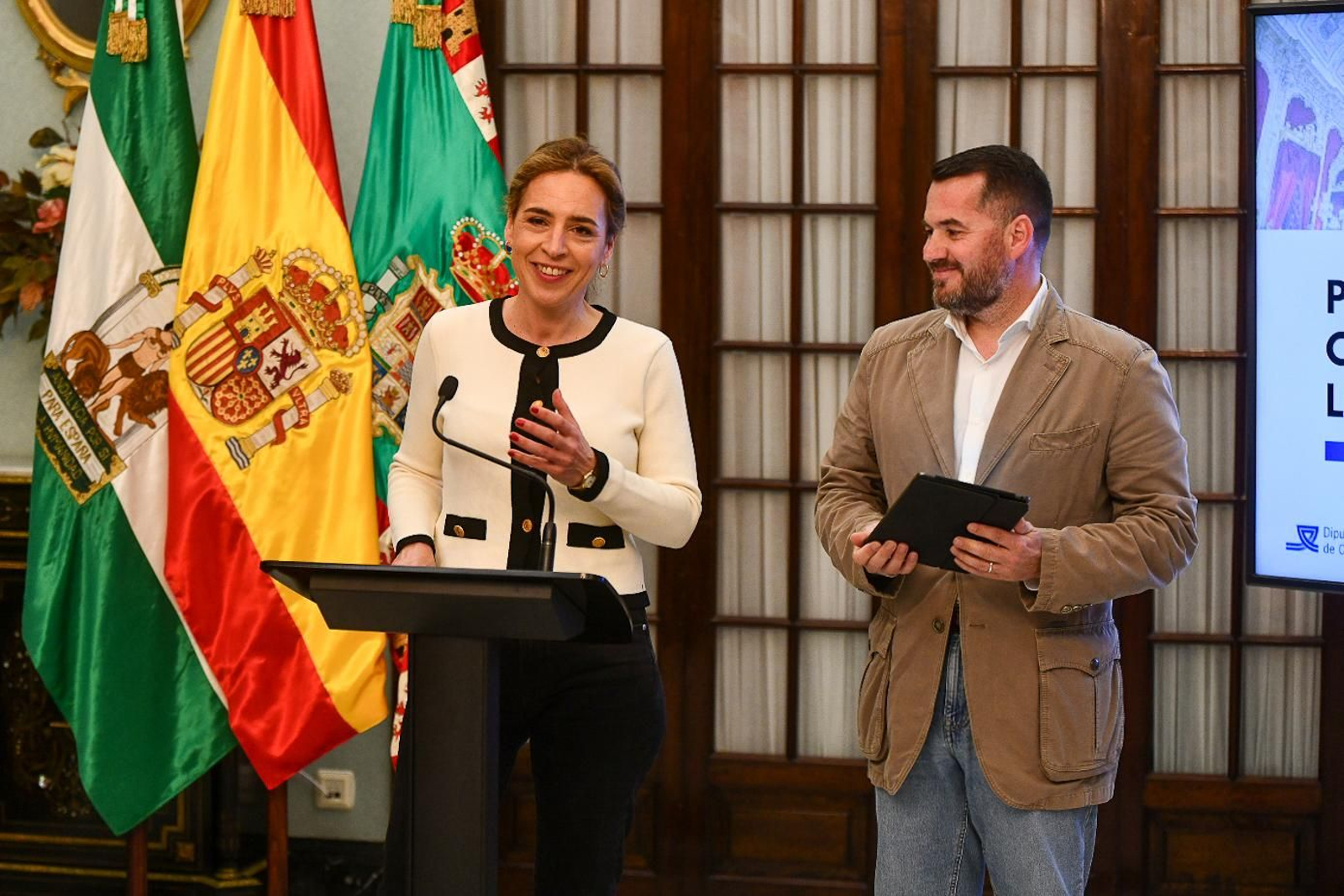 La presidenta de la Diputación, Almudena Martínez, y el diputado responsable del IEDT, Andrés Clavijo.