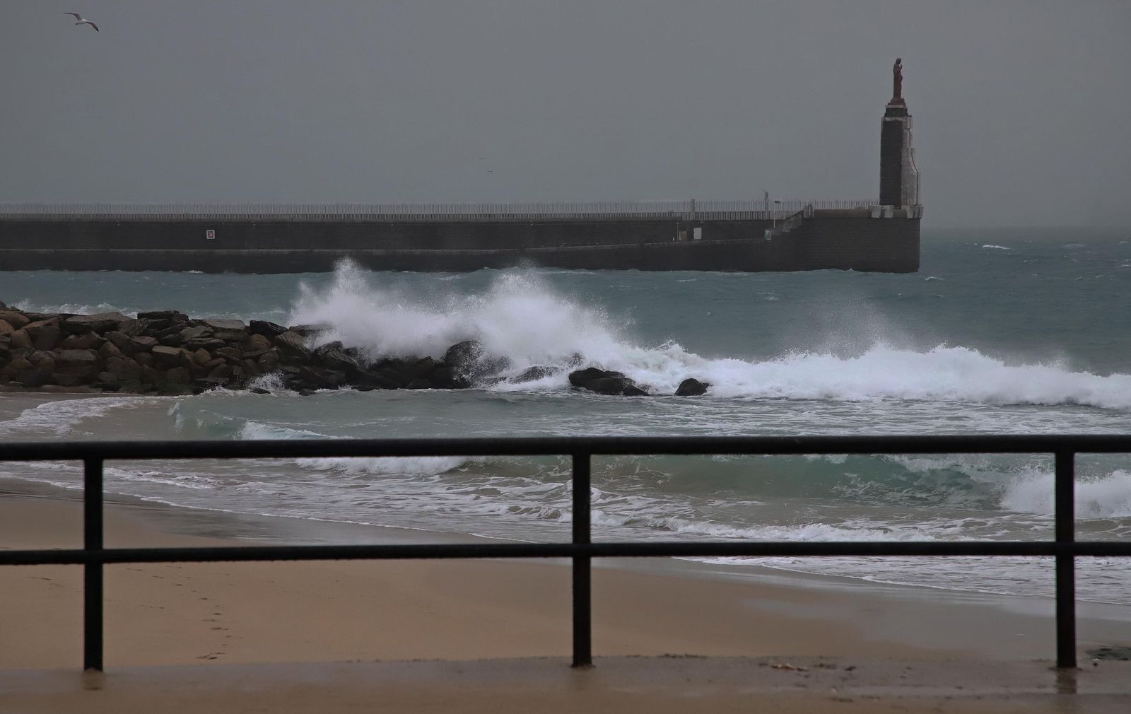La borrasca Ingrid deja su huella en Tarifa, en imágenes
