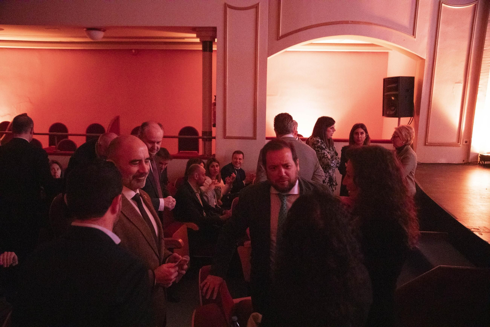 Imágenes de la presentación de las Holy Cards