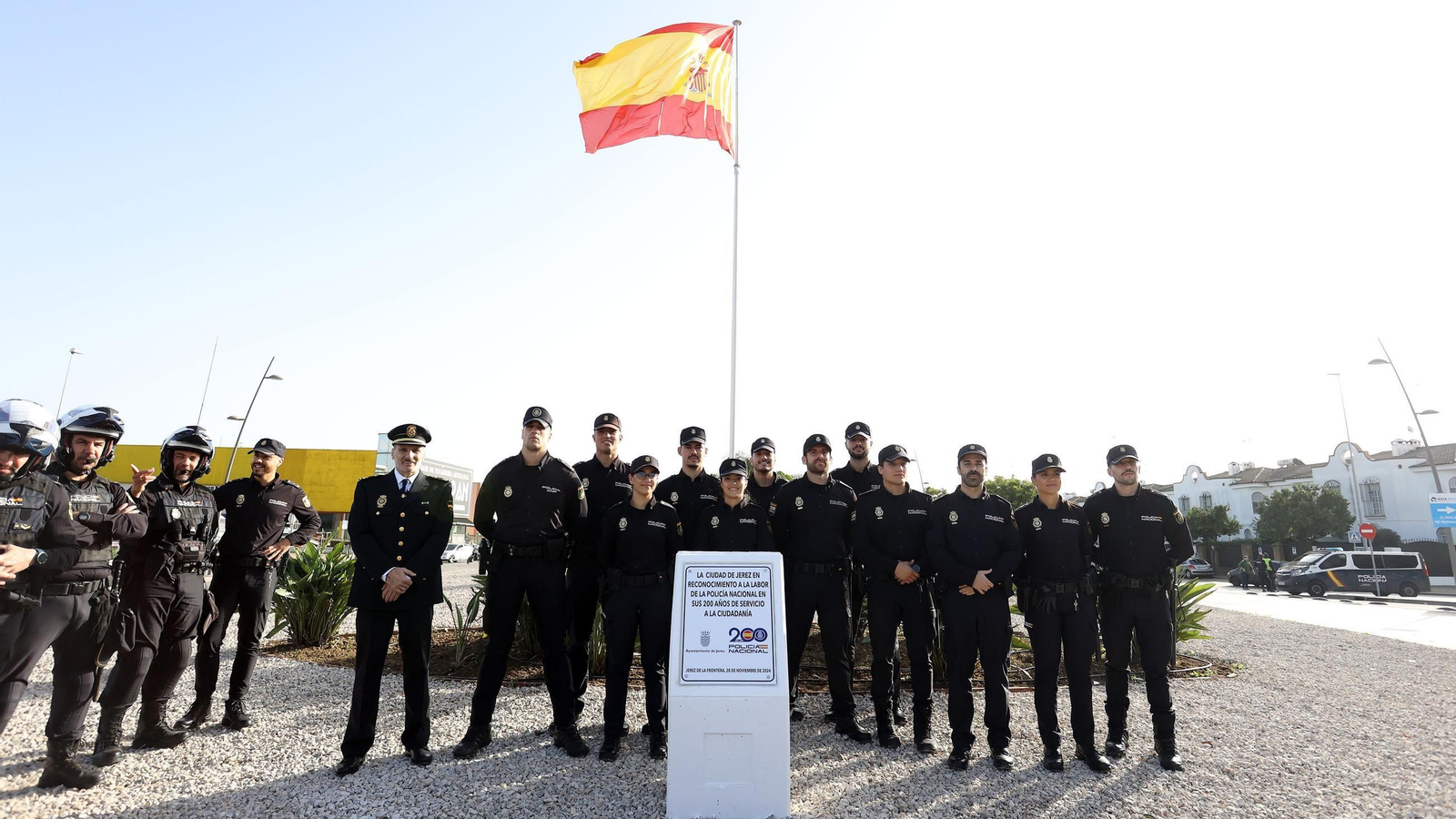 Imágenes de la inauguración de la rotonda de la Policía Nacional en Jerez