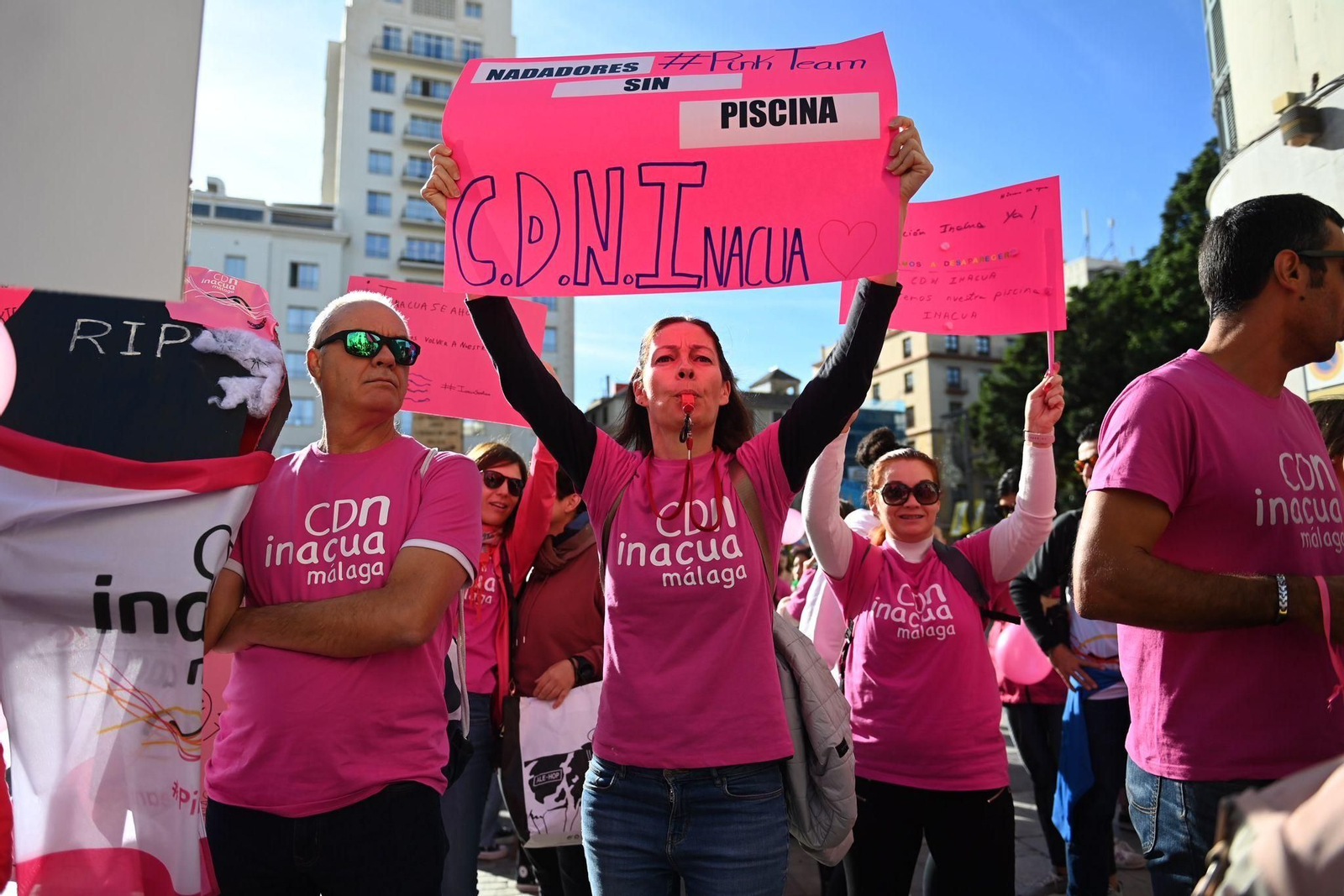 Las fotos de la manifestación del Club de Natación Inacua