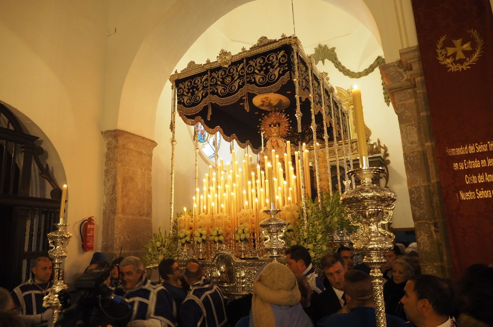 Nuestra Señora de la Salud salió de su templo a las 20:00.