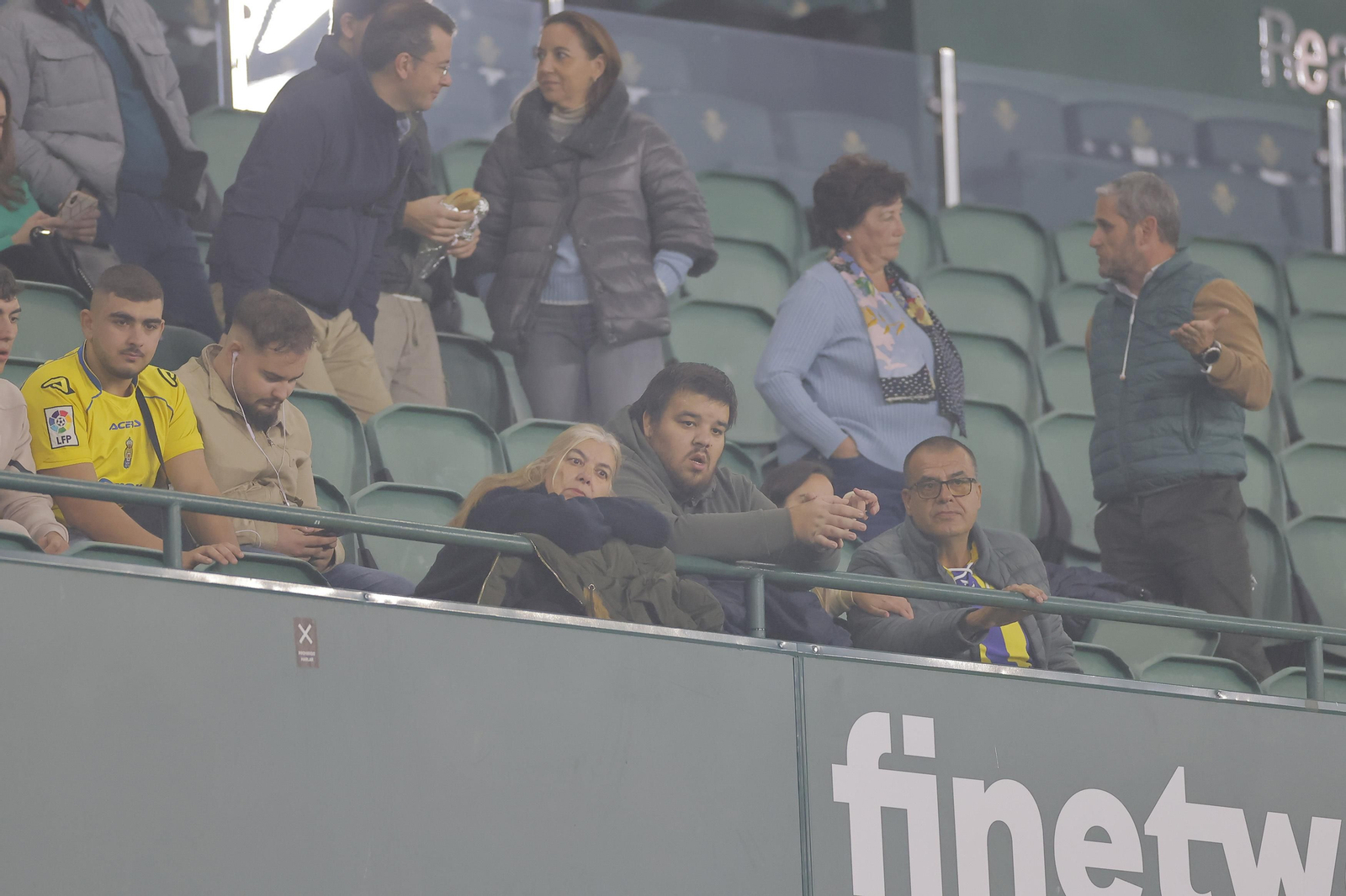 Búscate en las fotos del Betis-Las Palmas