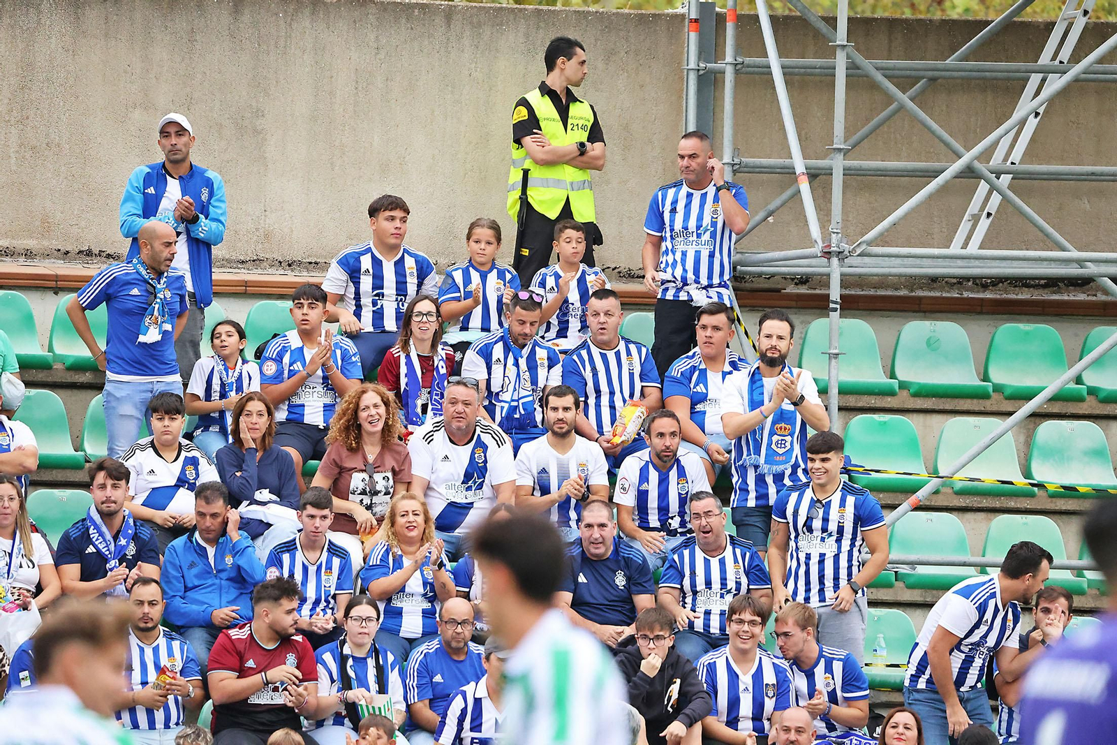 Búscate en las gradas del Betis Deportivo-Recreativo de Huelva