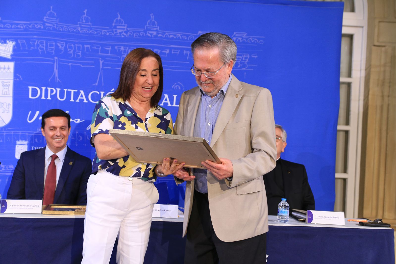 Presentación del libro del centenario del Santo Entierro