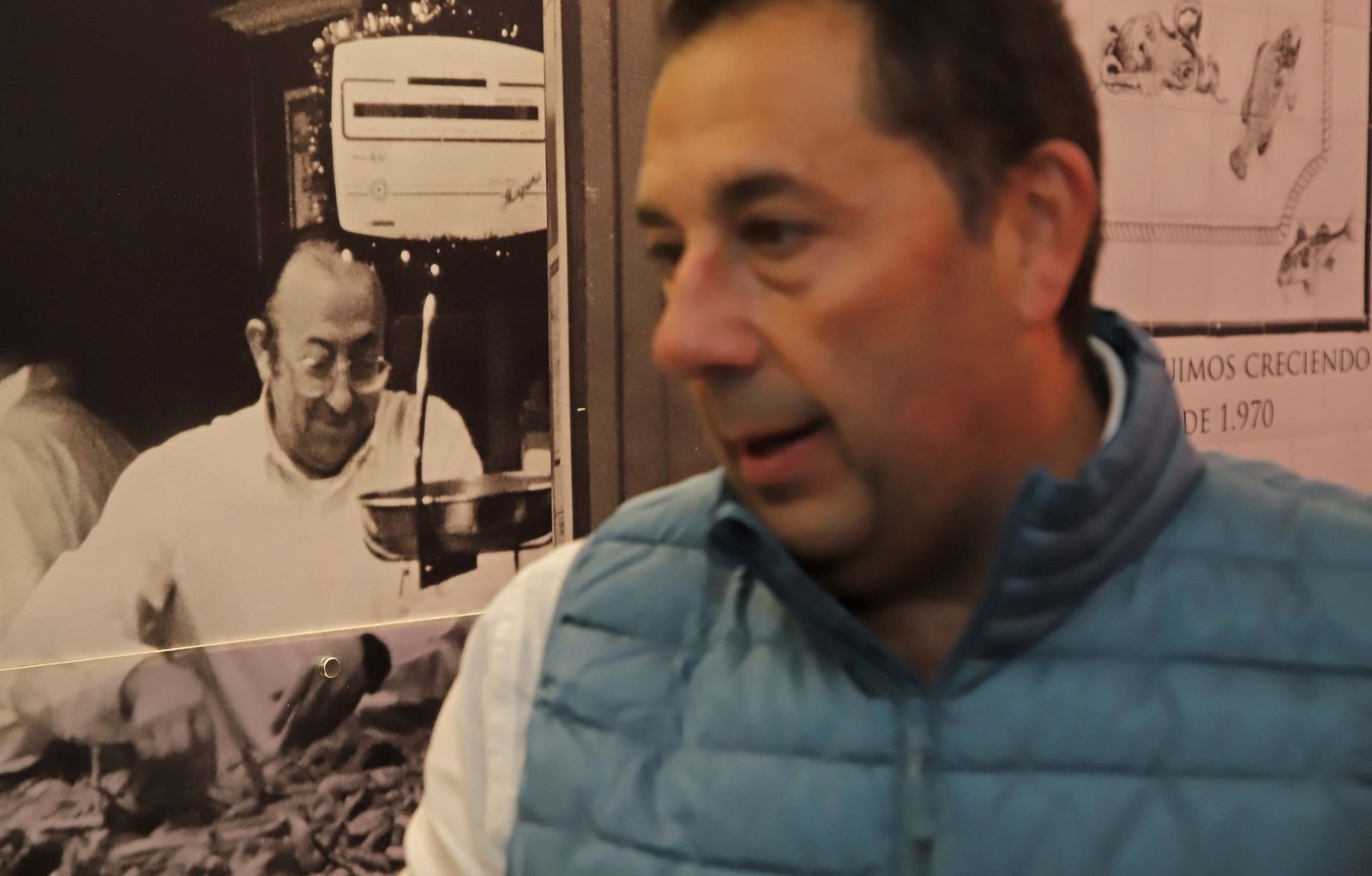 La pescadería Antonio Martín cumple 55 años como referente de calidad más allá del Campo de Gibraltar gracias al arrojo de su fundador, Antonio Martín, y a la capacidad innovadora de su hijo, Javier Martín, actual propietario.