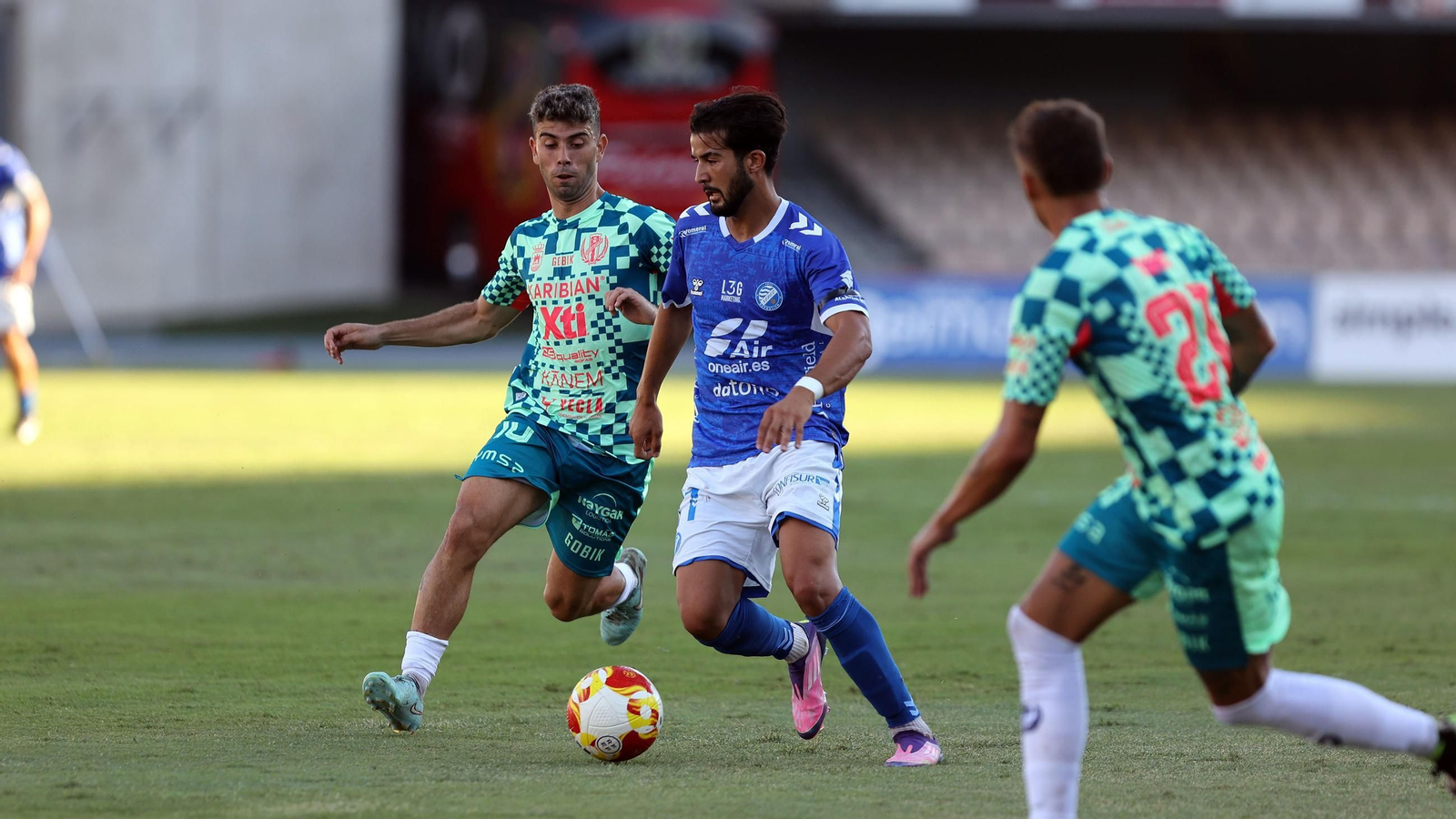 Imágenes del Xerez DFC contra el Yeclano Deportivo en Chapín