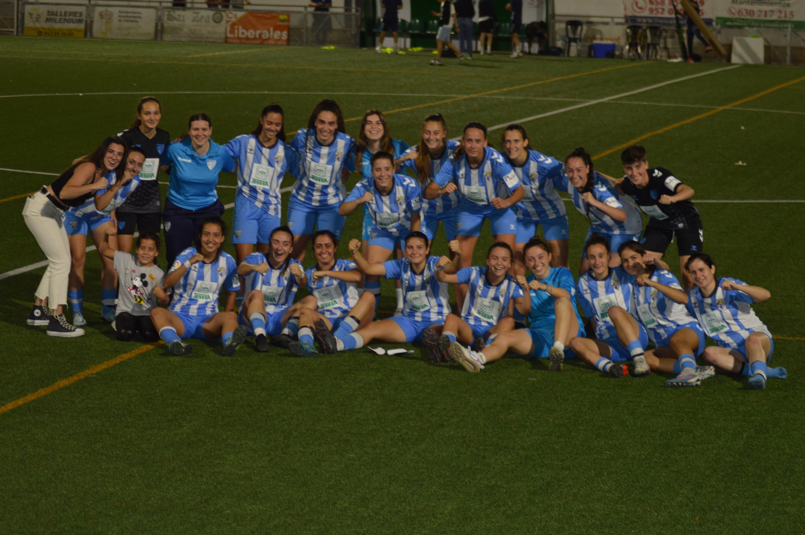Las jugadoras del Málaga Femenino B celebrando una victoria.