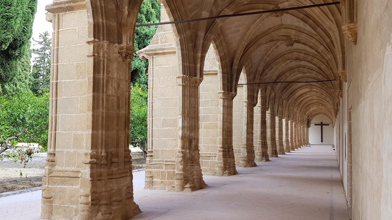Imagen de la restauración del claustro grande de la Cartuja, por MALB Arquitectos.