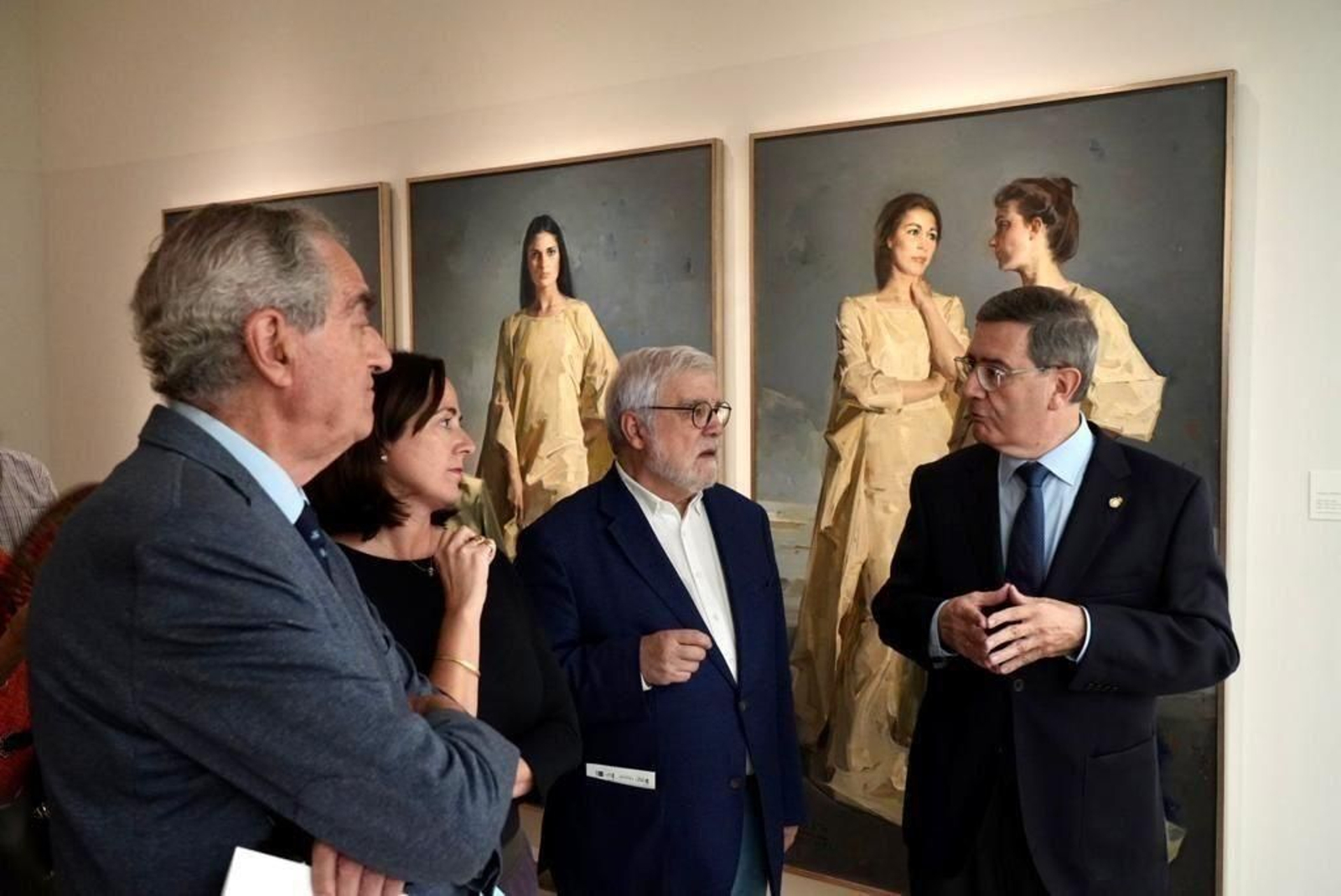 La edil de Cultura, Mariana Pineda, junto al presidente de la Real Academia de Bellas Artes de San Telmo, José Manuel Cabra de Luna; el director de la pinacoteca, Elías de Mateo y los presidentes de Fundación Sando y Fundación El Pimpi. La edil de Cultura, Mariana Pineda, junto al presidente de la Real Academia de Bellas Artes de San Telmo, José Manuel Cabra de Luna; el director de la pinacoteca, Elías de Mateo y los presidentes de Fundación Sando y Fundación El Pimpi.