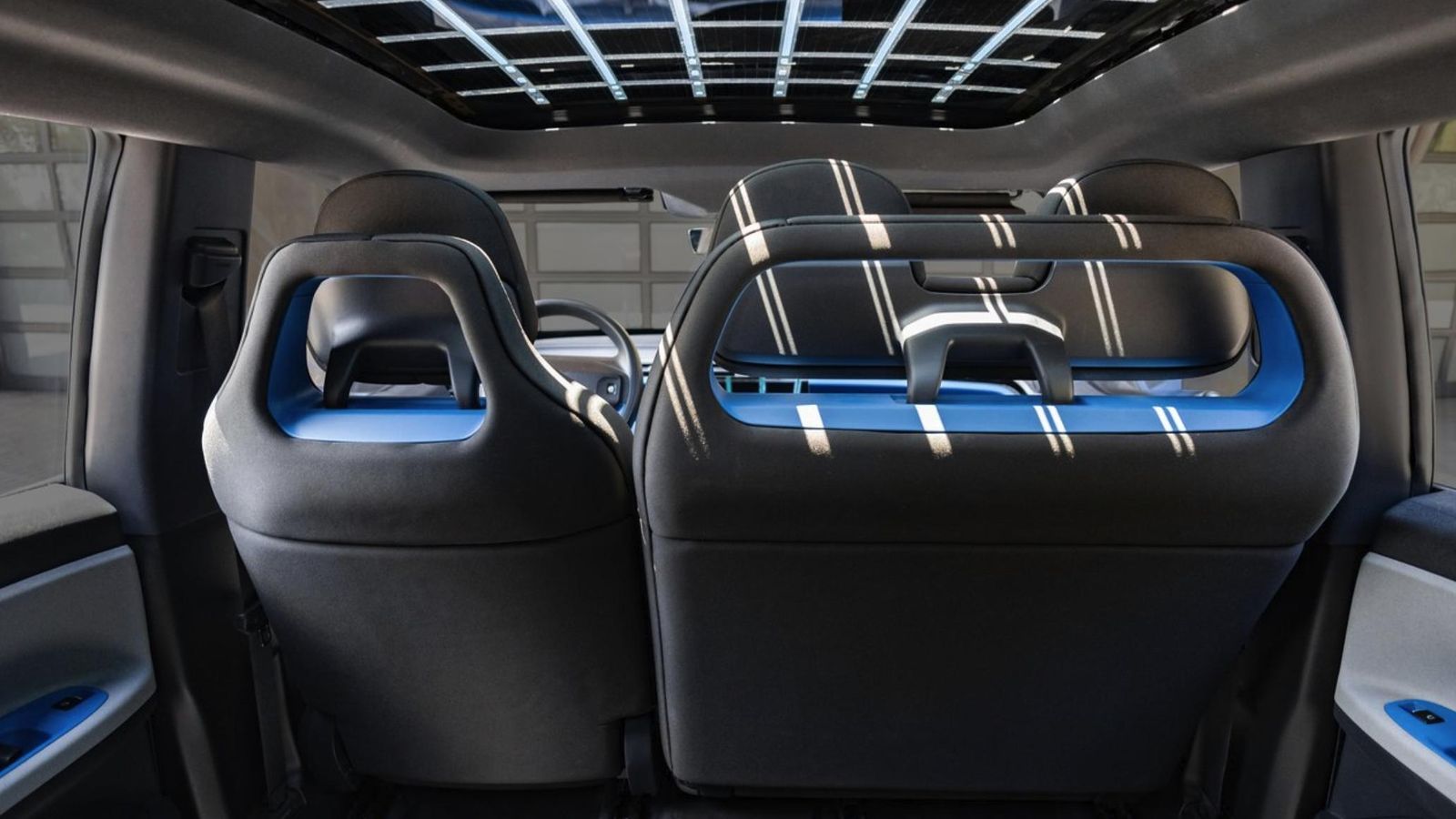 En las plazas delanteras podrían viajar hasta tres personas con una de las configuraciones interiores propuestas.