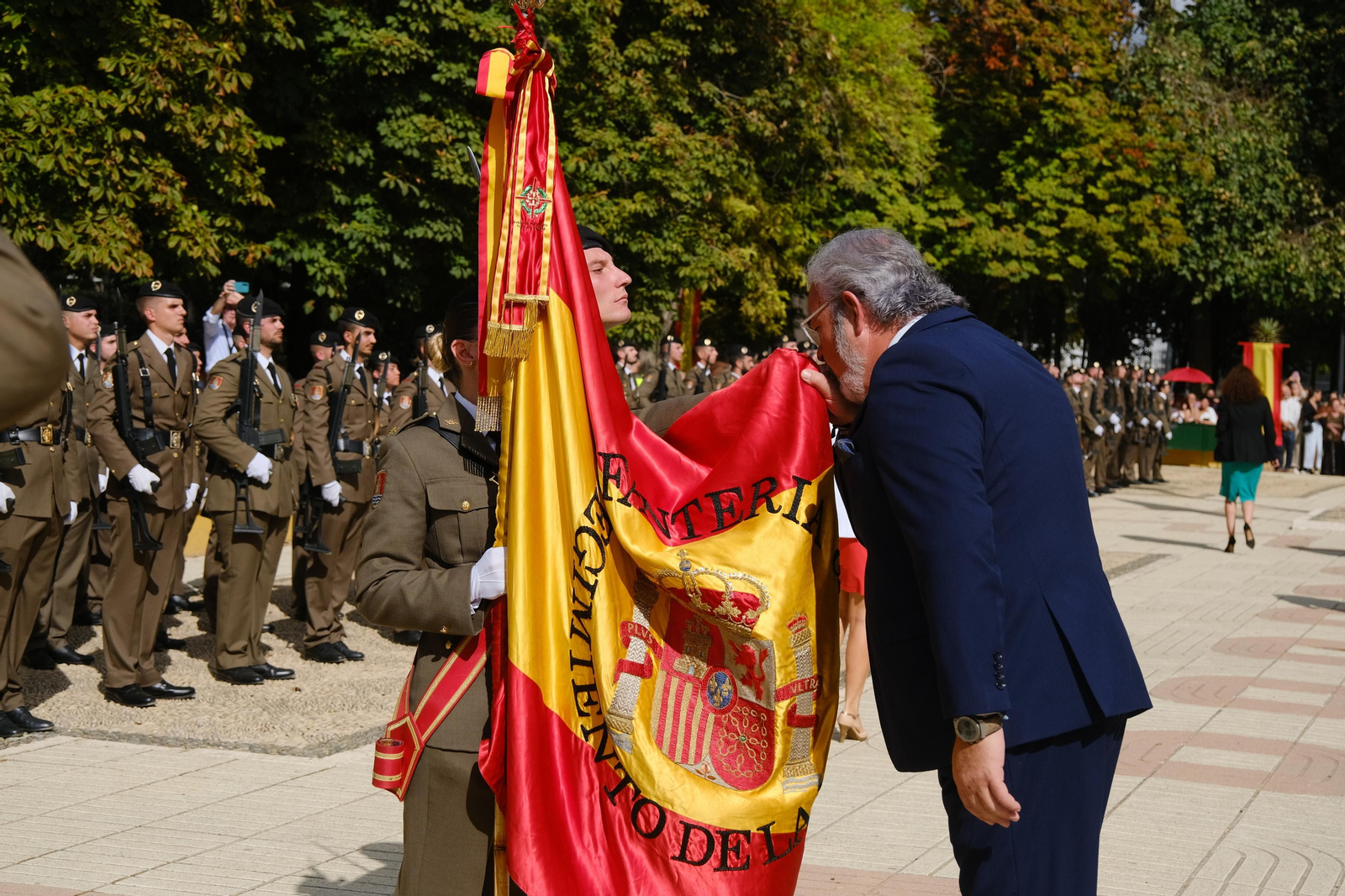 La jura de bandera para personal civil organizada en Cabra, en imágenes