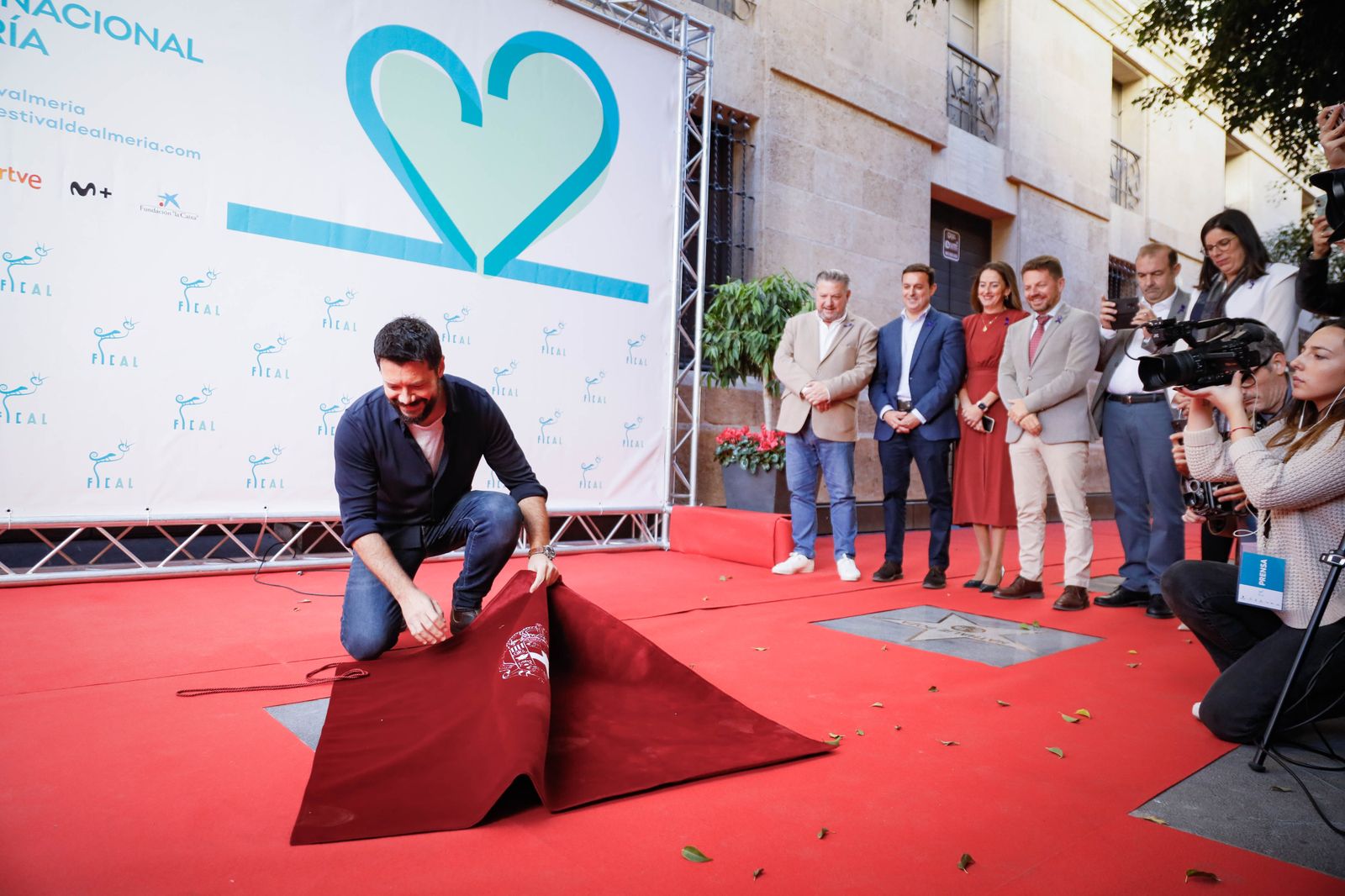 Imágenes en el paseo de la fama de Álvaro Morte