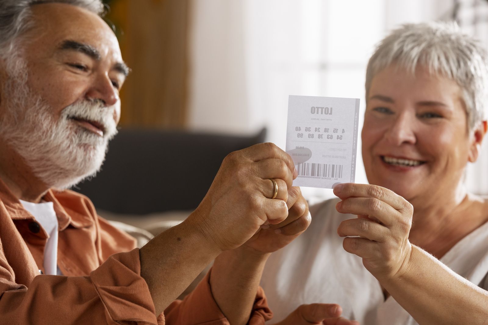 Si me toca el Gordo de la Lotería, ¿tengo que compartirlo con mi pareja?