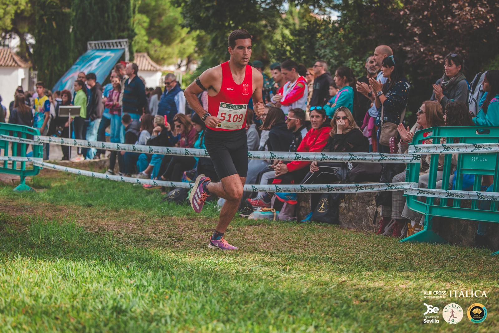 Búscate en las fotos del Cross de Itálica 2025 | 12