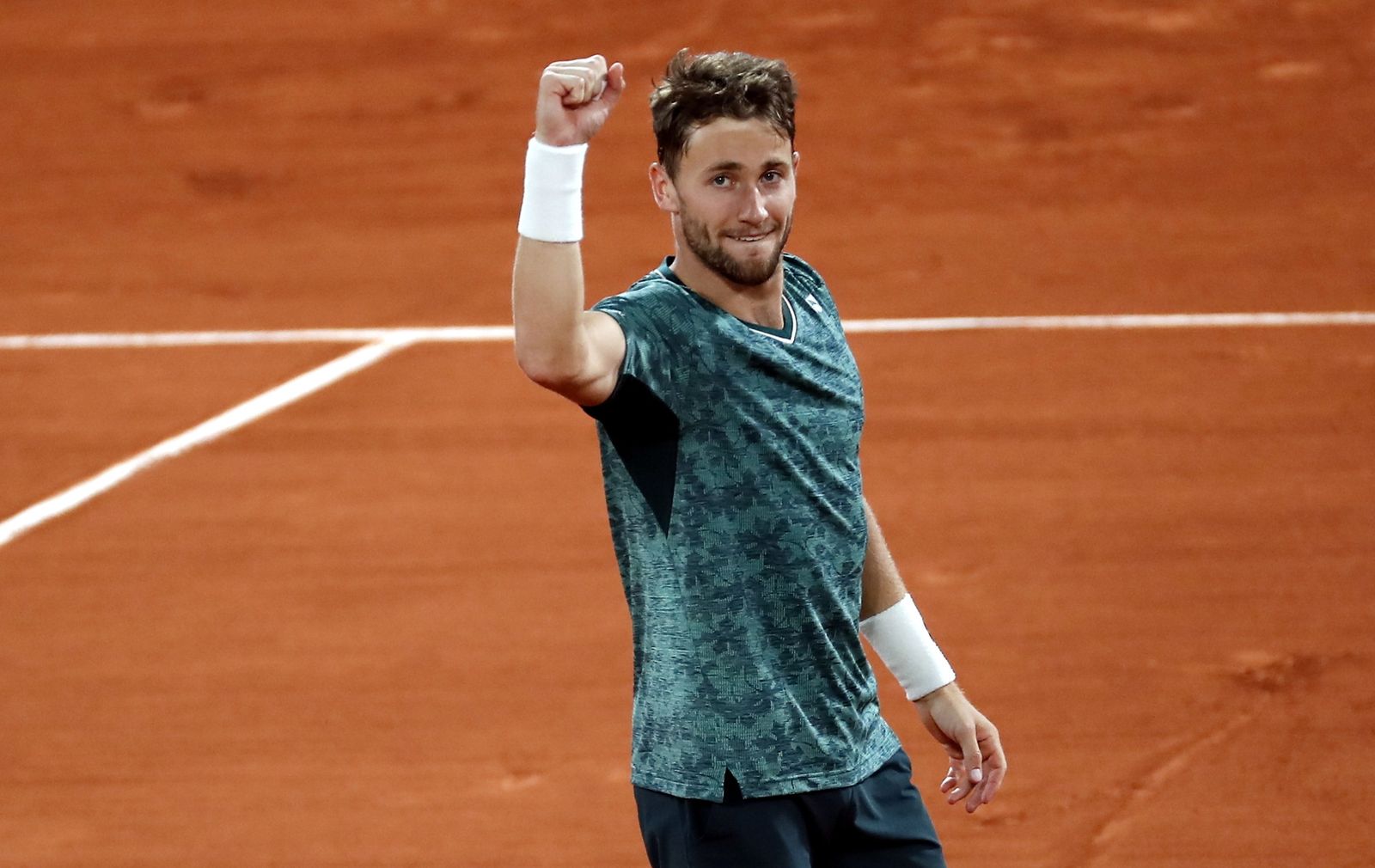 Casper Ruud celebra su pase a la final de Roland Garros.