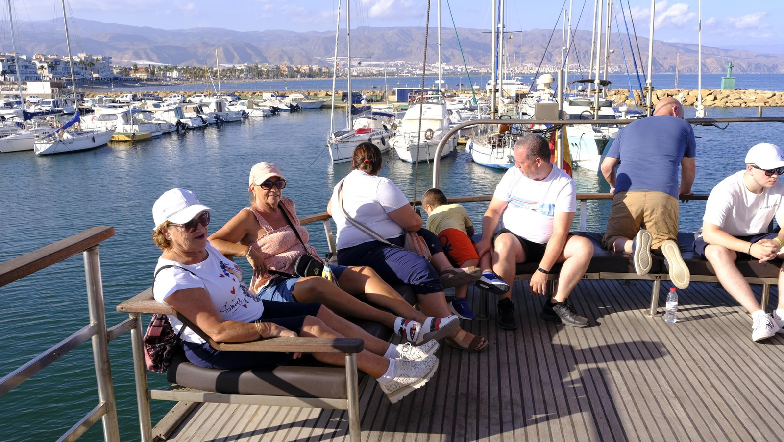 Navega en imágenes en una goleta histórica convertida en barco pirata