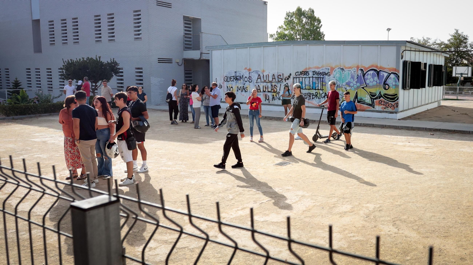 Imágenes de las protestas de alumnos y profesores del IES Lola Flores de Jerez