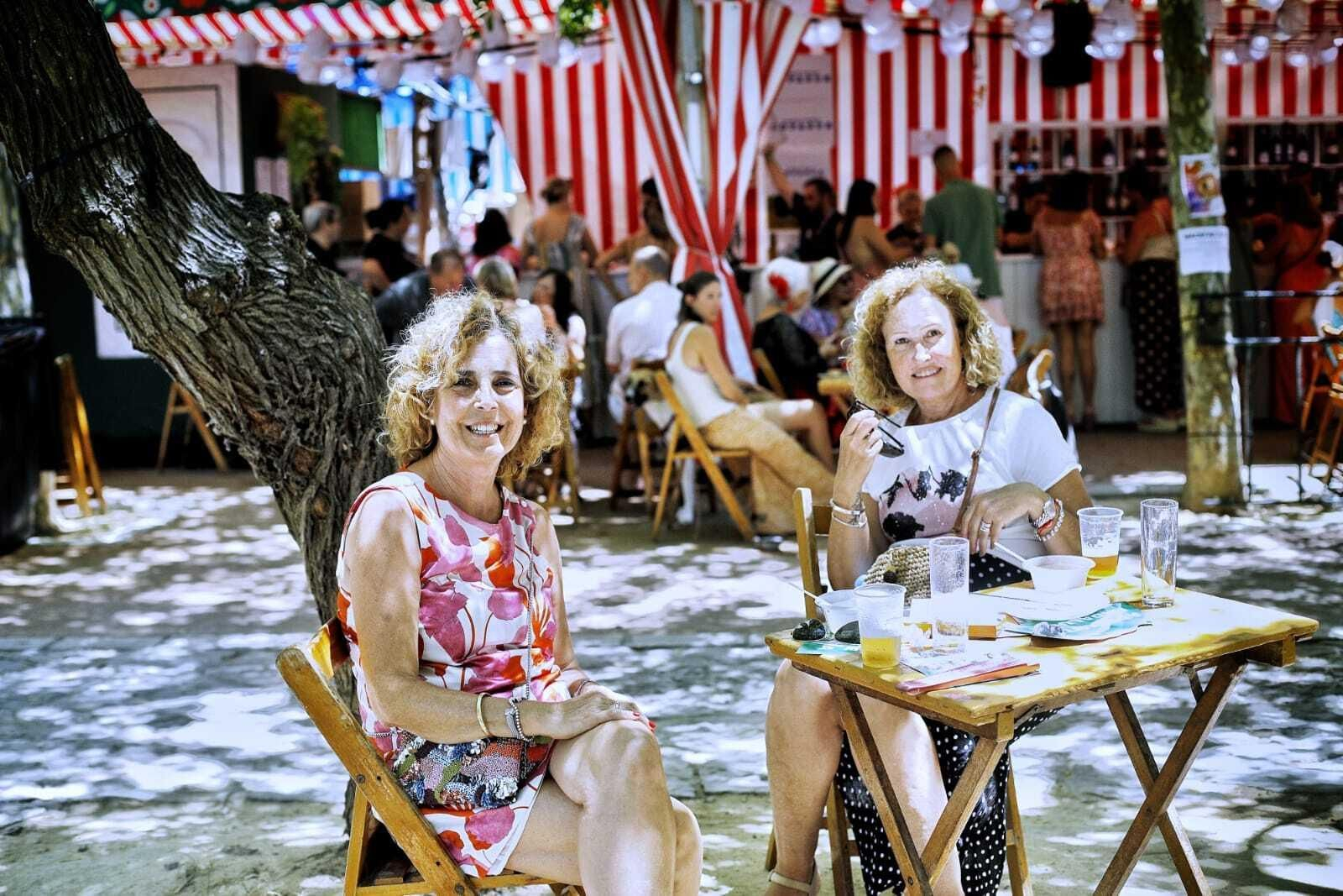 Búscate en las imágenes del Día de la Mujer de la Feria del Carmen de San Fernando
