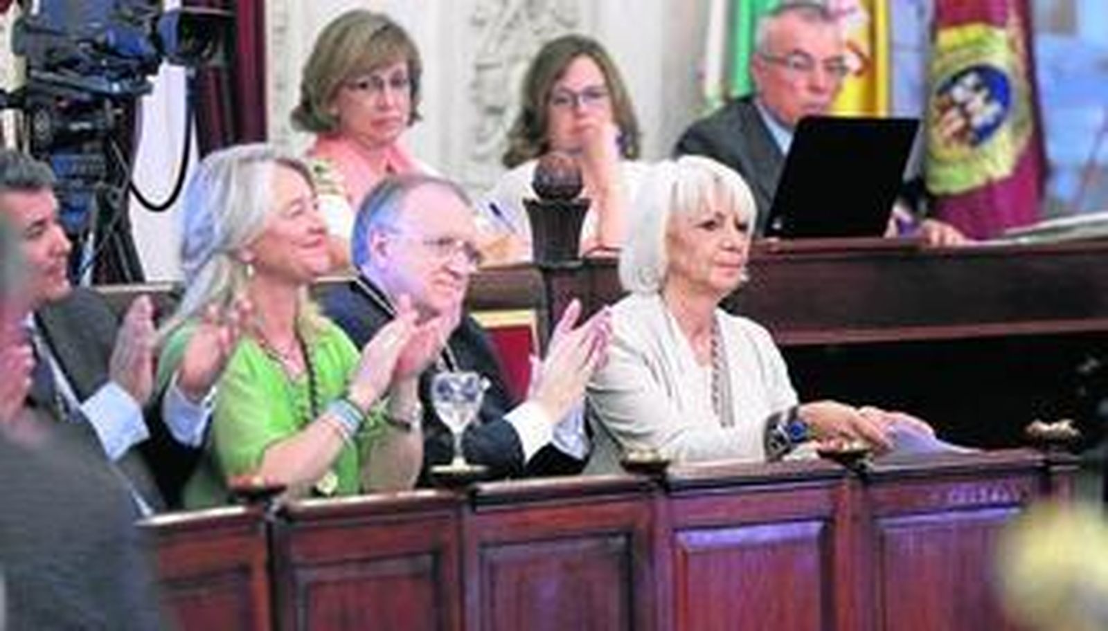 Algunos concejales del Partido Popular, 'estrenando' oposición en el pleno de investidura del pasado día 13.