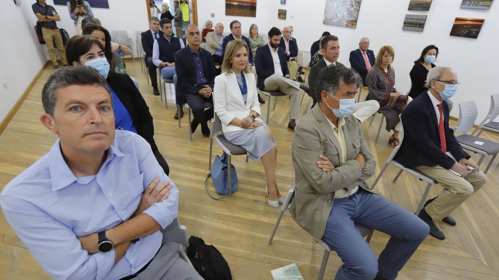 Participantes en el Foro que tuvo lugar en el centro Anastasio Serna.