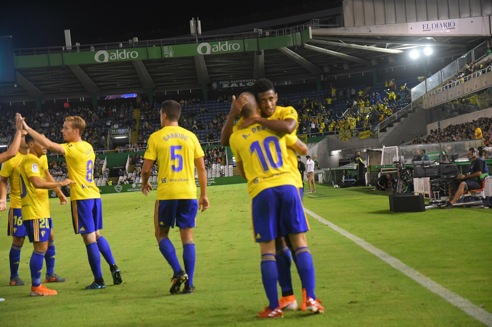 Lozano felicita a Perea.