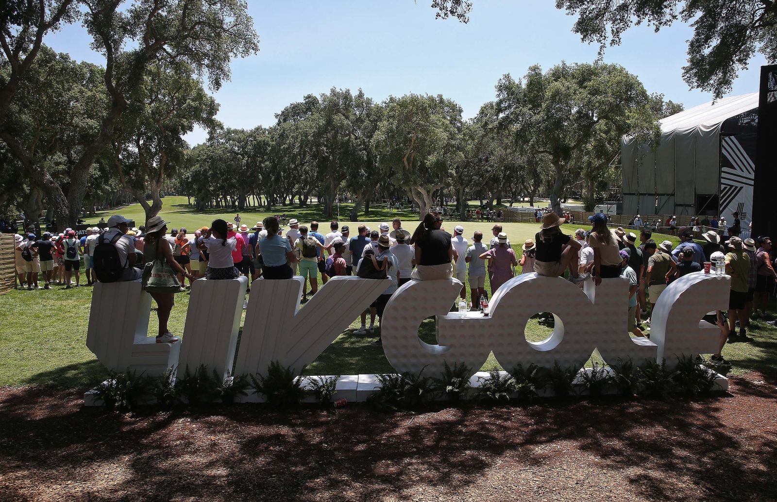 Ambiente durante la primera jornada del LIV Golf Andalucía 2023 en Valderrama