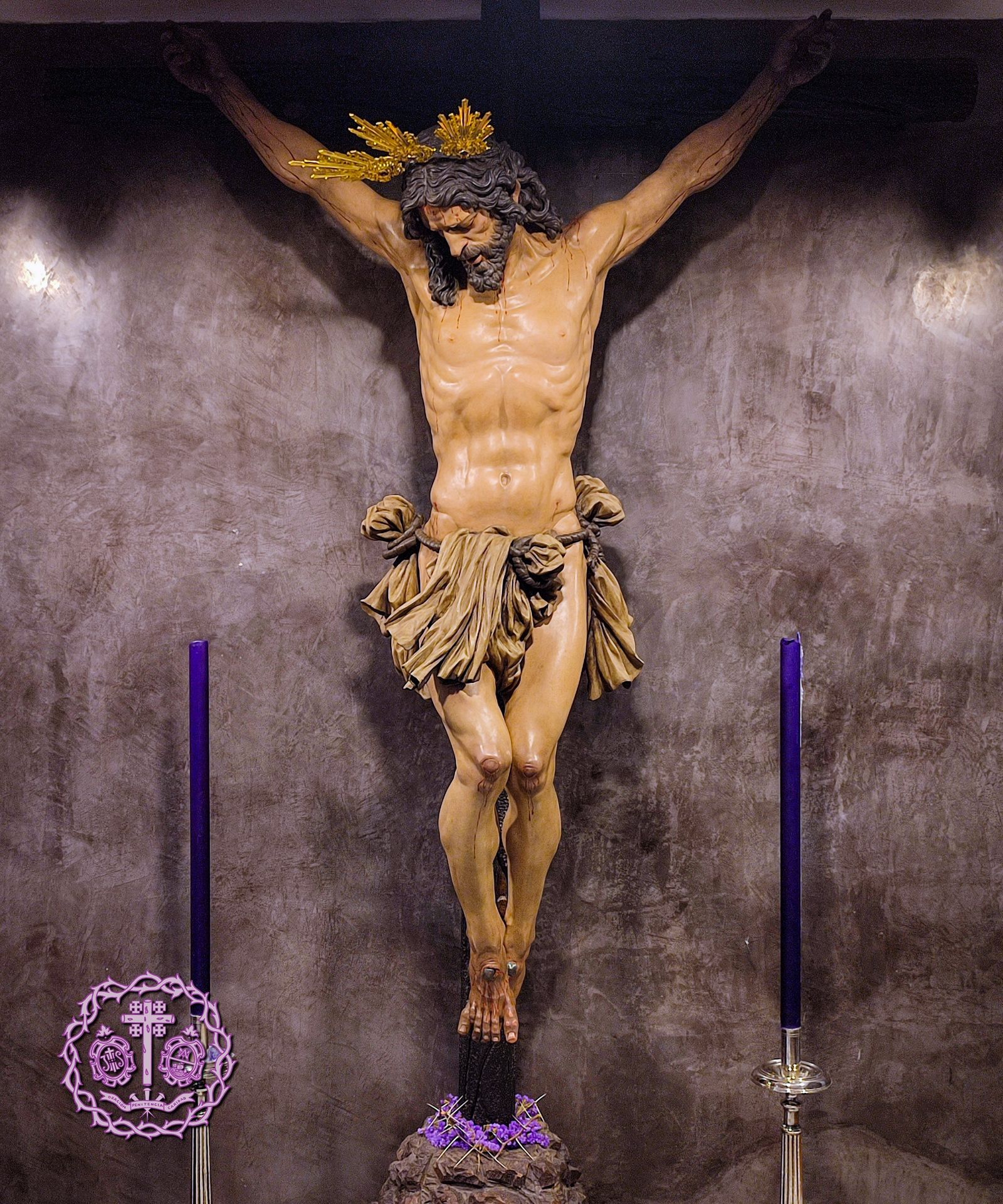 El crucificado de Navarro Arteaga en su altar