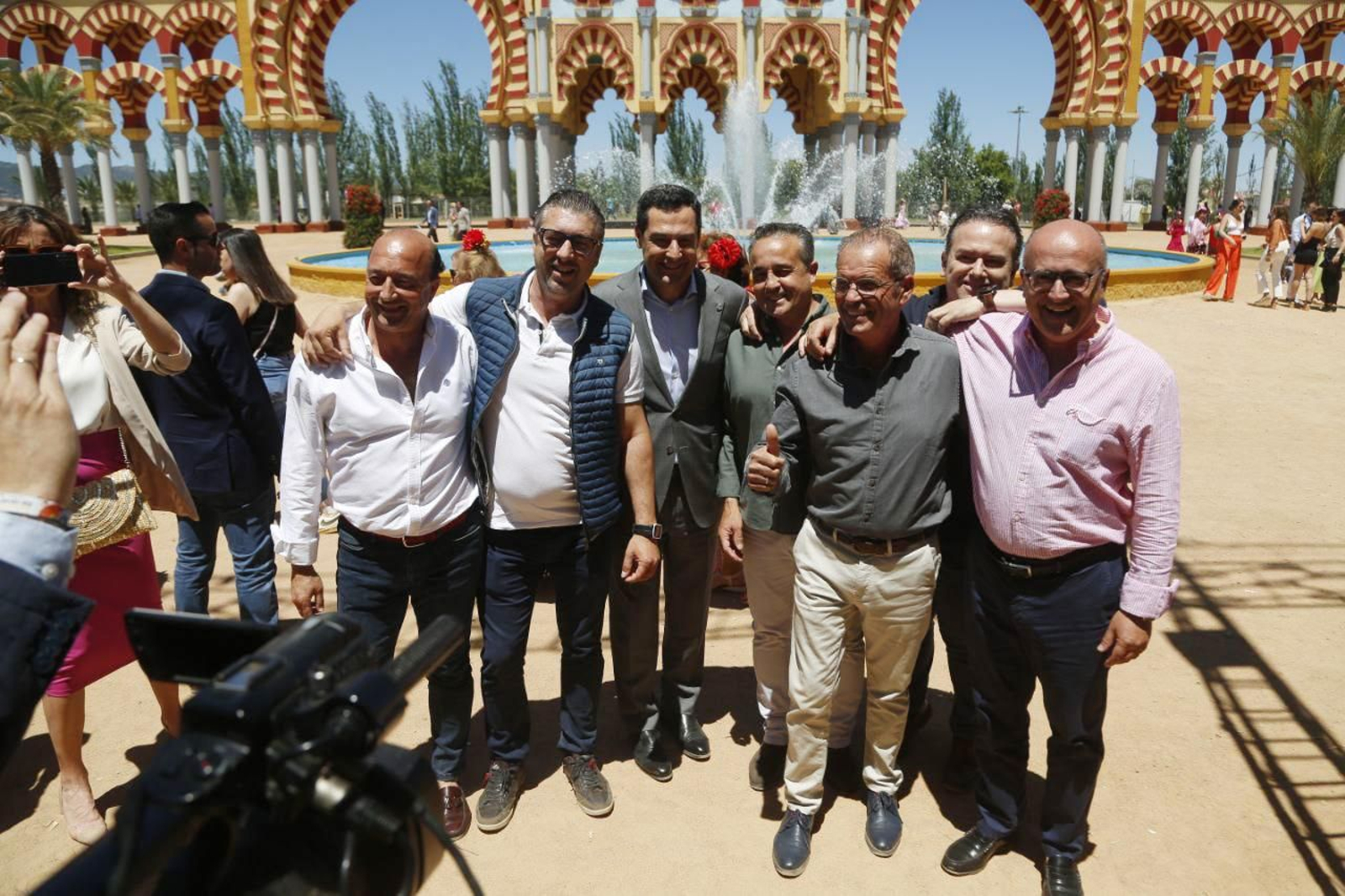 La visita de Juanma Moreno a la Feria de Córdoba, en imágenes