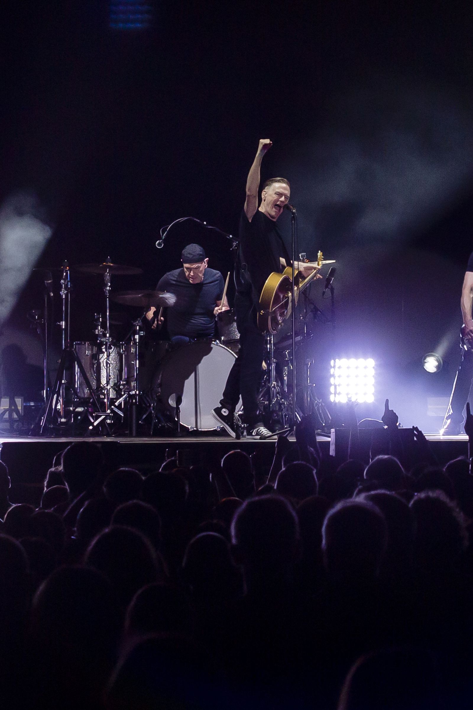 Bryan Adams en el escenario del concert music festival