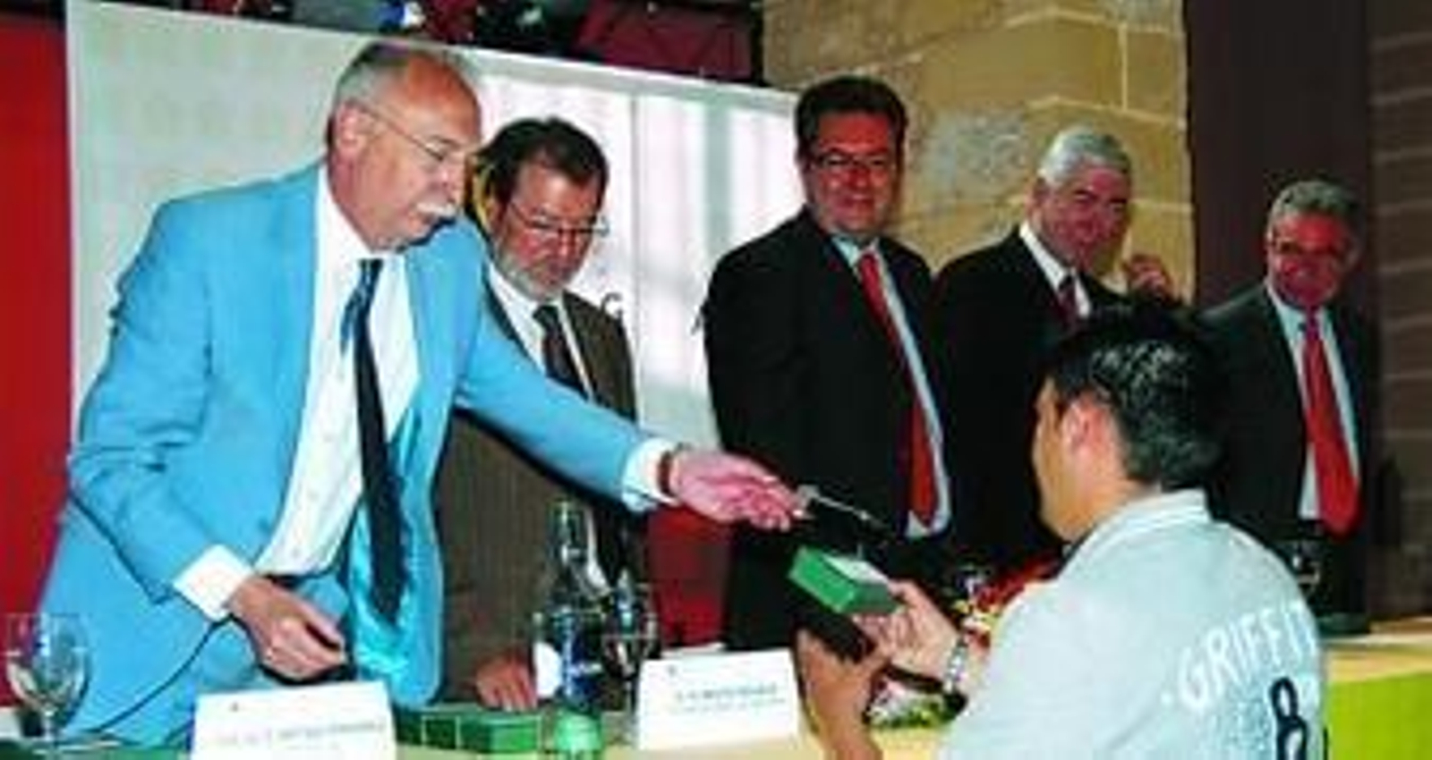 Un momento de la entrega de llaves ayer.