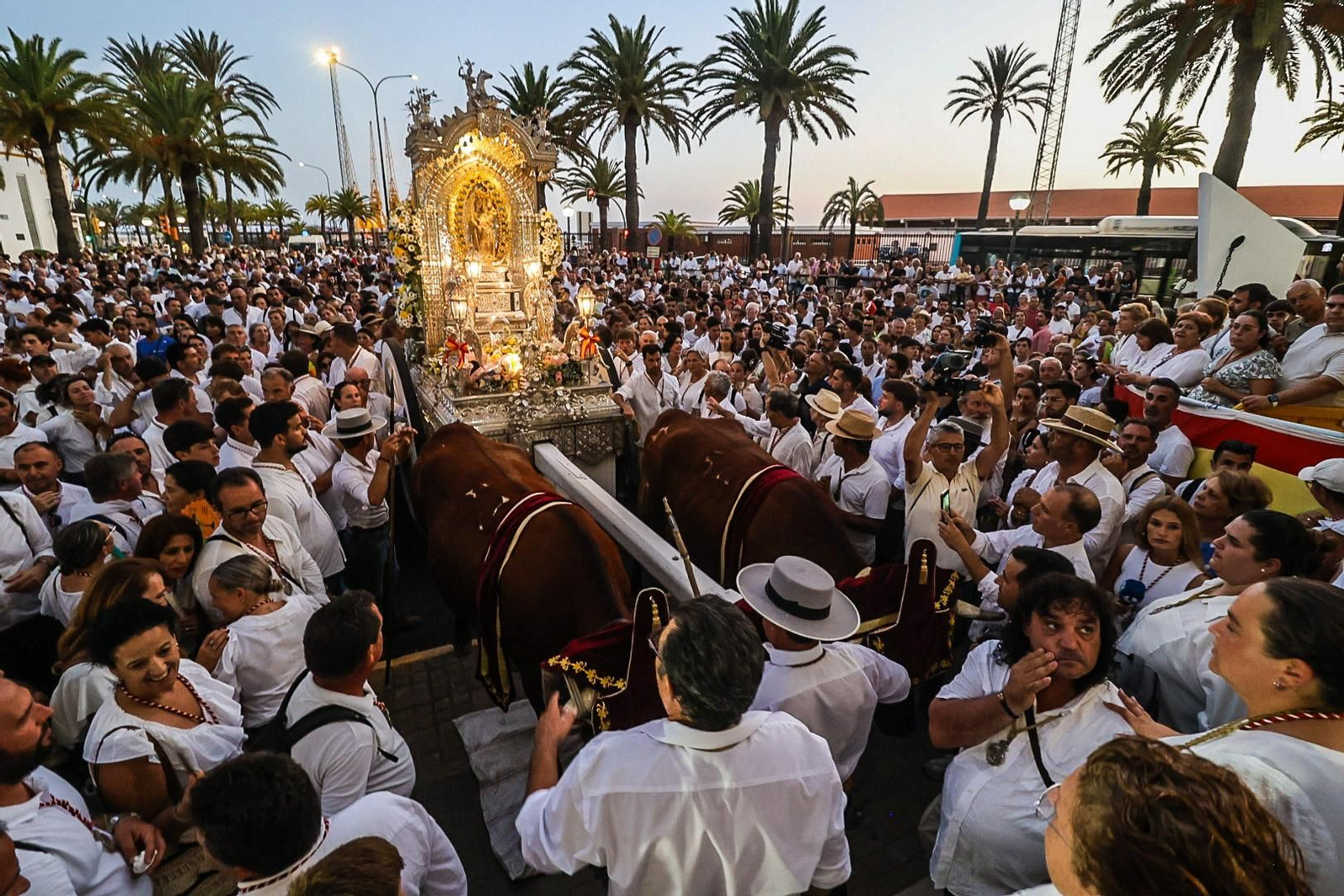 Magna Mariana Huelva 2025: Imágenes de la Virgen de los Milagros en su llegada a Huelva
