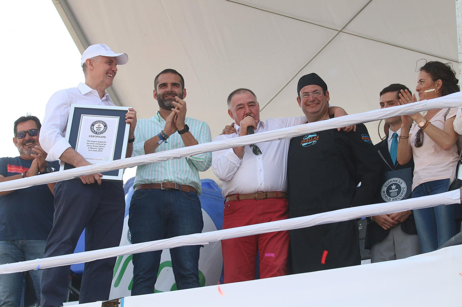 Fotogalería del récord Guinnes del gazpacho más grande del mundo